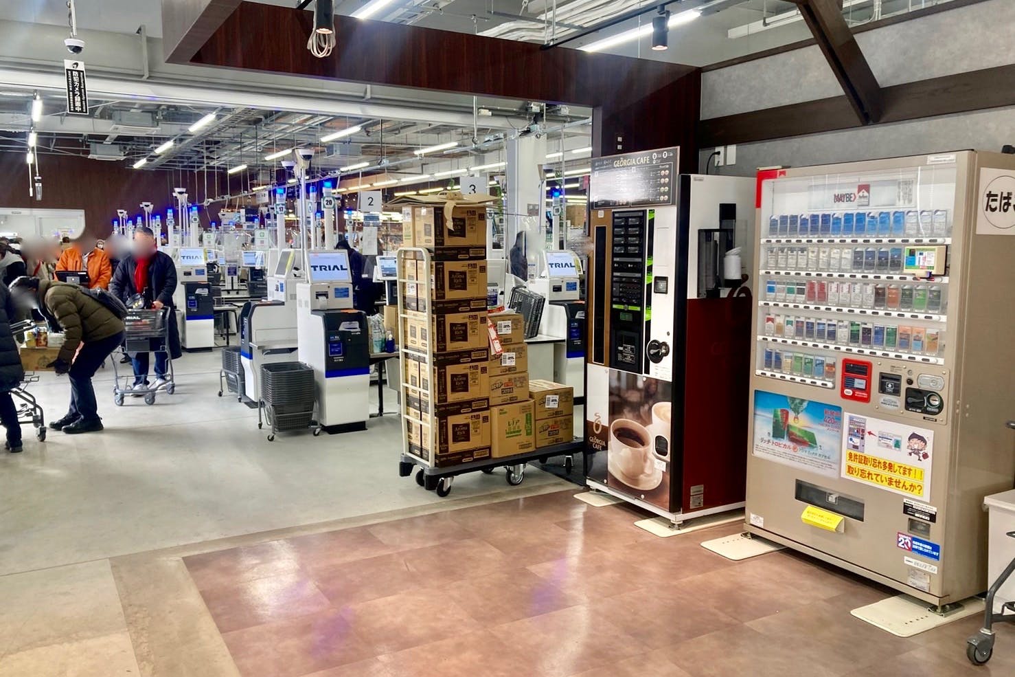 【メガセンタートライアル上熊本店】食物販や出張販売に適したフードコート付近イベントスペース (※NG業種有)