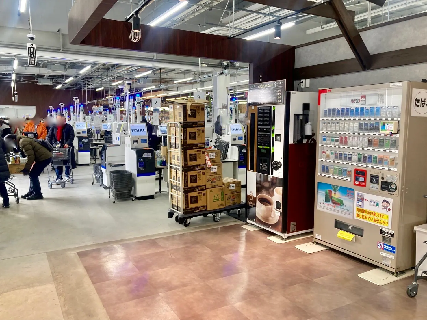 【メガセンタートライアル上熊本店】食物販や出張販売に適したフードコート付近イベントスペース (※NG業種有)