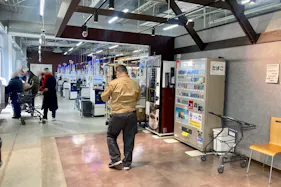 【メガセンタートライアル上熊本店】食物販や出張販売に適したフードコート付近イベントスペース (※NG業種有)