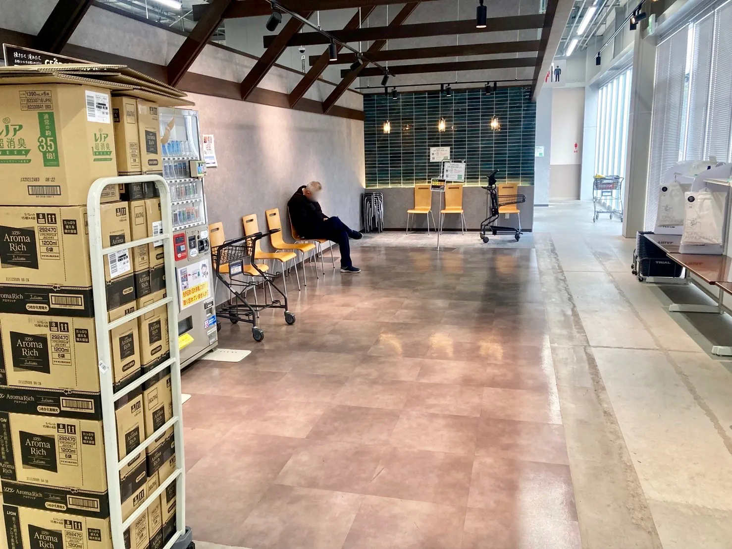 【メガセンタートライアル上熊本店】食物販や出張販売に適したフードコート付近イベントスペース （※NG業種有）