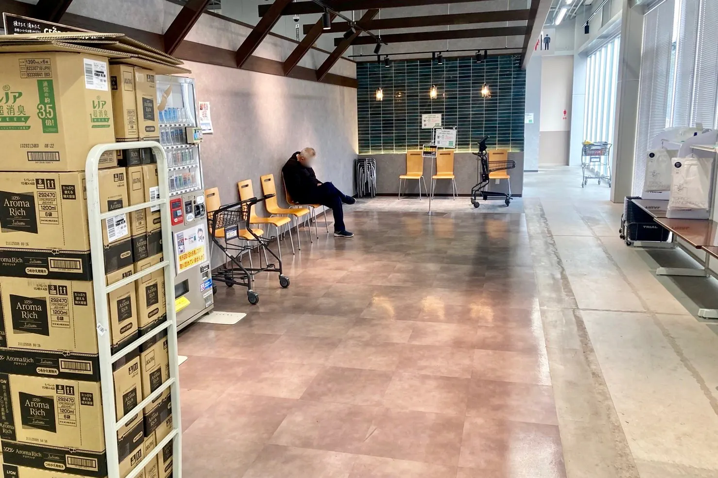 【メガセンタートライアル上熊本店】食物販や出張販売に適したフードコート付近イベントスペース (※NG業種有)