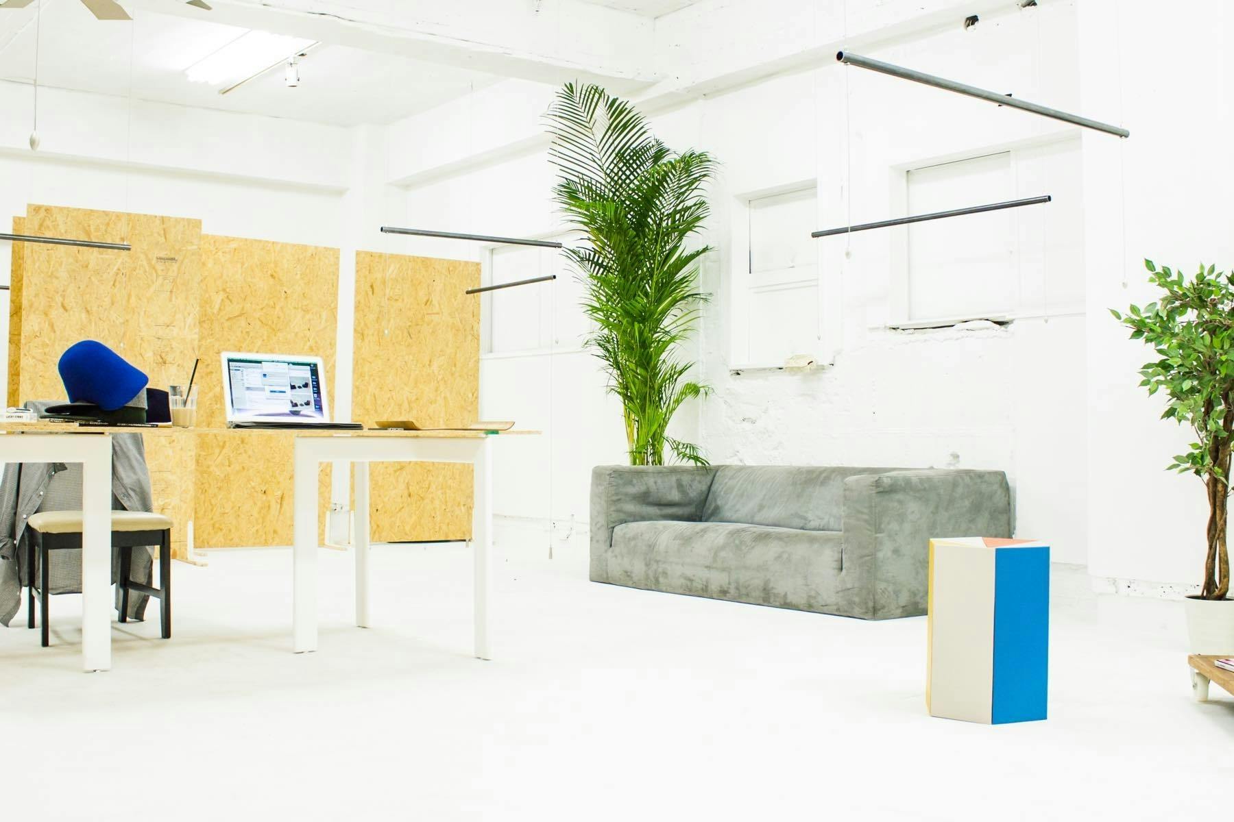 【本町駅5分】展示会に適したカフェ併設、フリードリンクも楽しめる大阪の真っ白なレンタルスペース