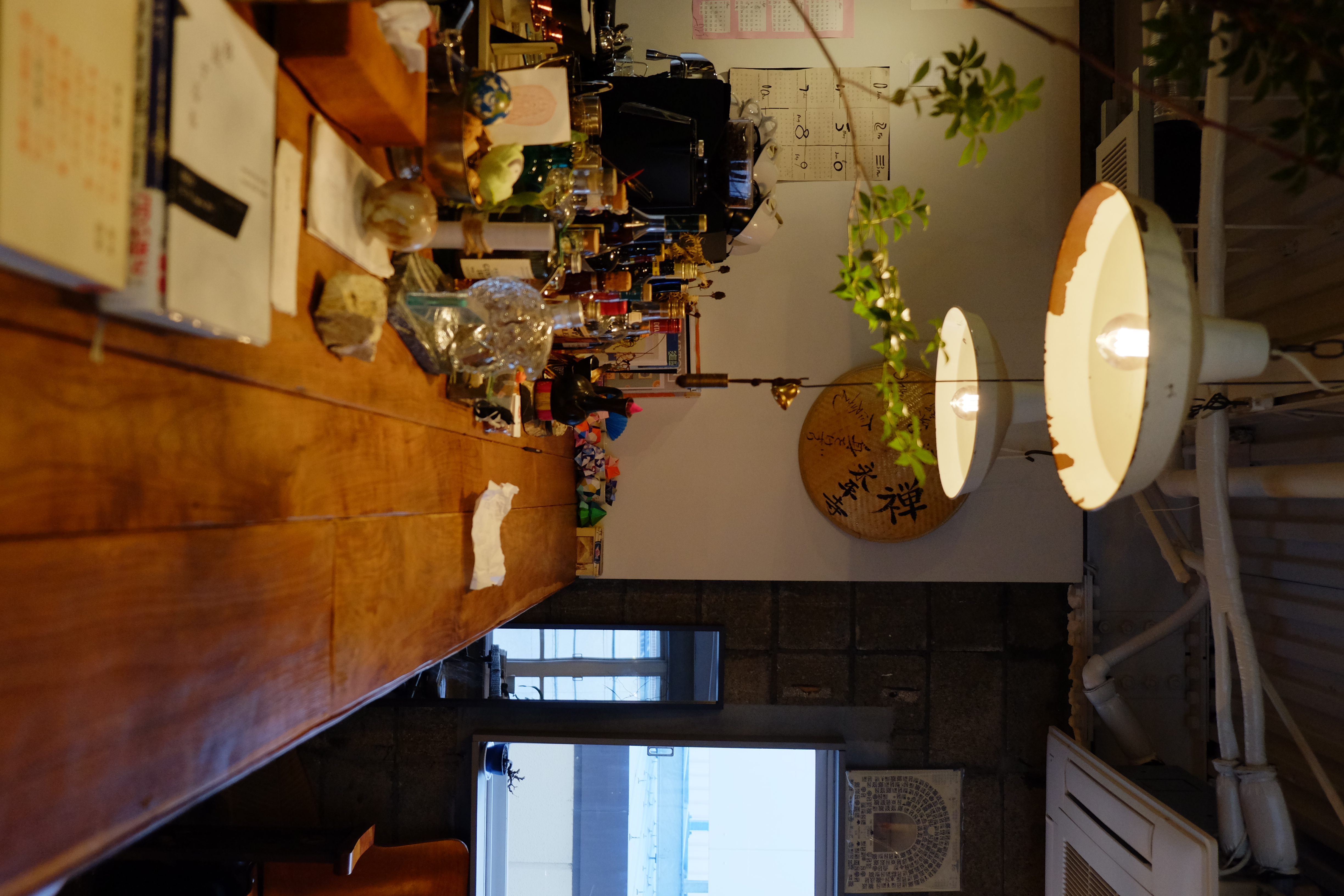 【四ツ橋駅4分】ウッド基調で様々な観葉植物が共存した撮影に最適なレンタルスペース