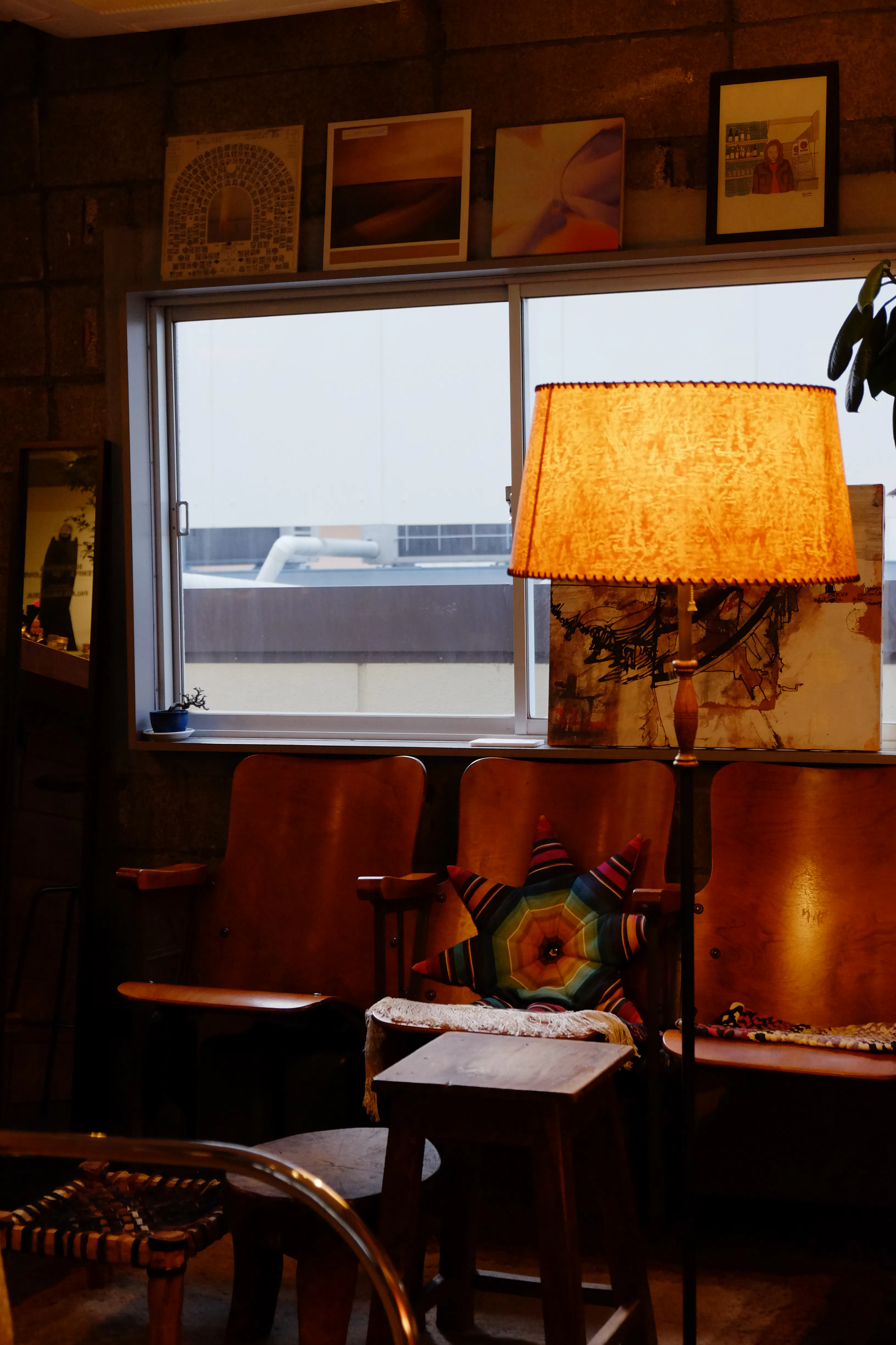 【四ツ橋駅4分】ウッド基調で様々な観葉植物が共存した撮影に最適なレンタルスペース