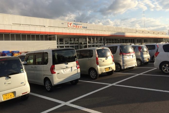 【ウオエイ石山店】プロモーションや食物販に最適な視認性の高い駐車場のスペース