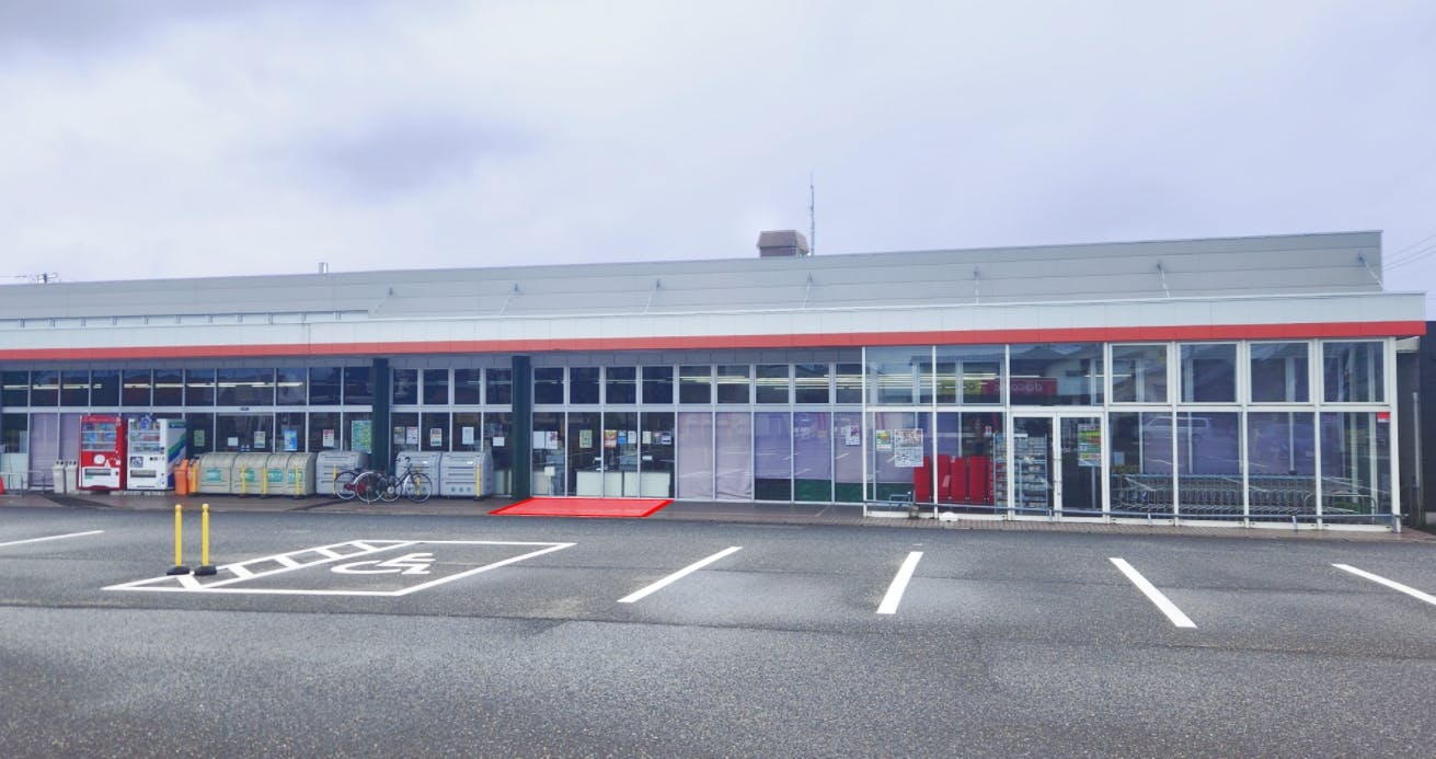 【ウオエイ石山店】プロモーションや食物販に最適な視認性の高い駐車場のスペース