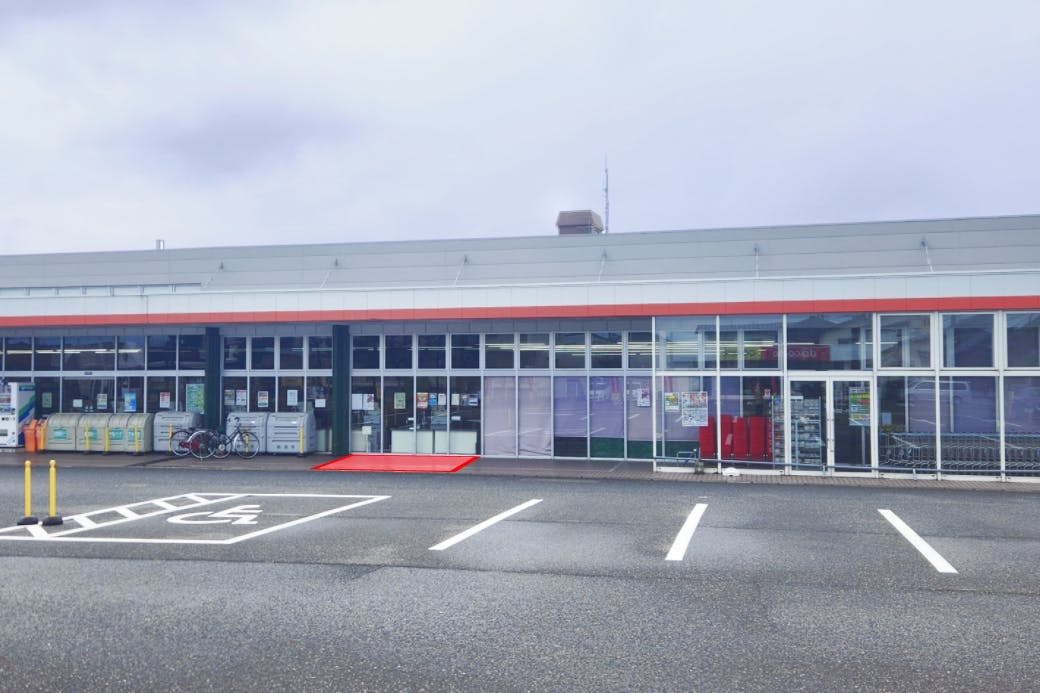 【ウオエイ石山店】プロモーションや食物販に最適な視認性の高い駐車場のスペース