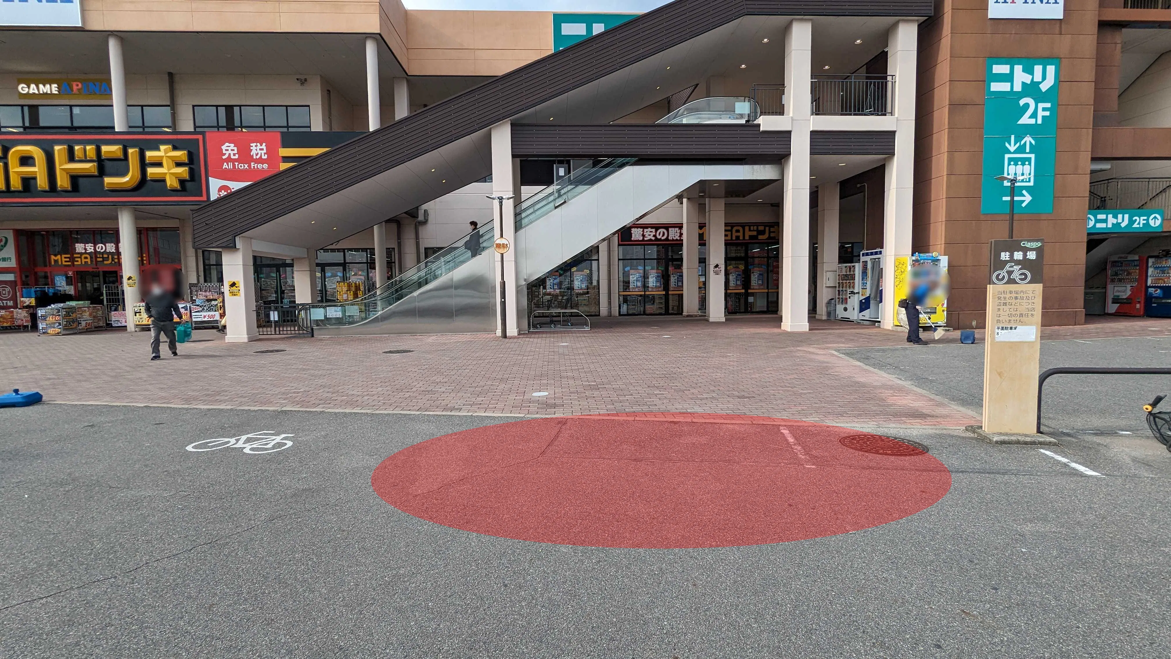 【クラスポ蒲郡】キッチンカーでの出店に最適な施設入口と駐車場の間にある屋外スペース/キッチンカー③