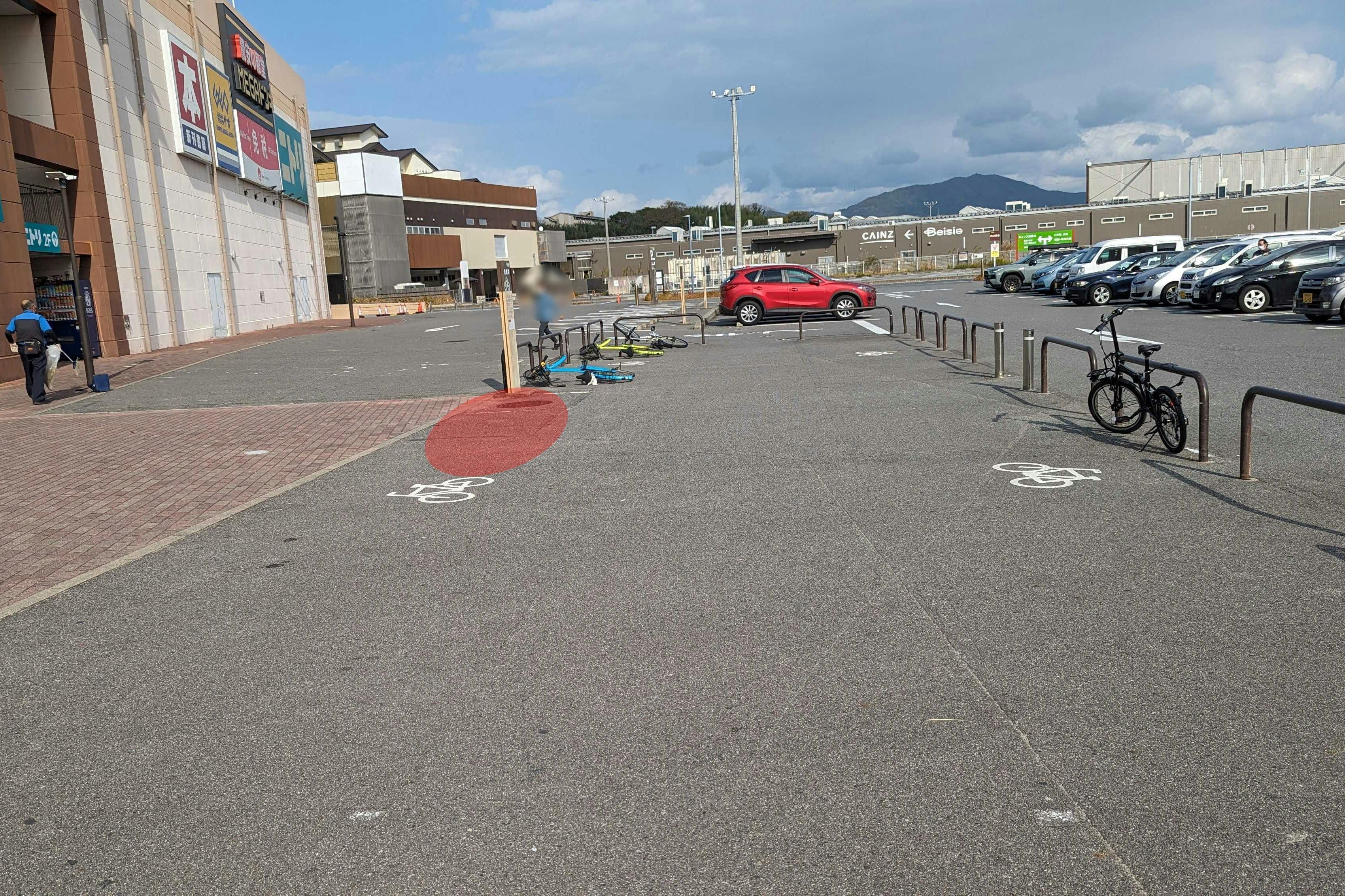 【クラスポ蒲郡】キッチンカーでの出店に最適な施設入口と駐車場の間にある屋外スペース/キッチンカー③