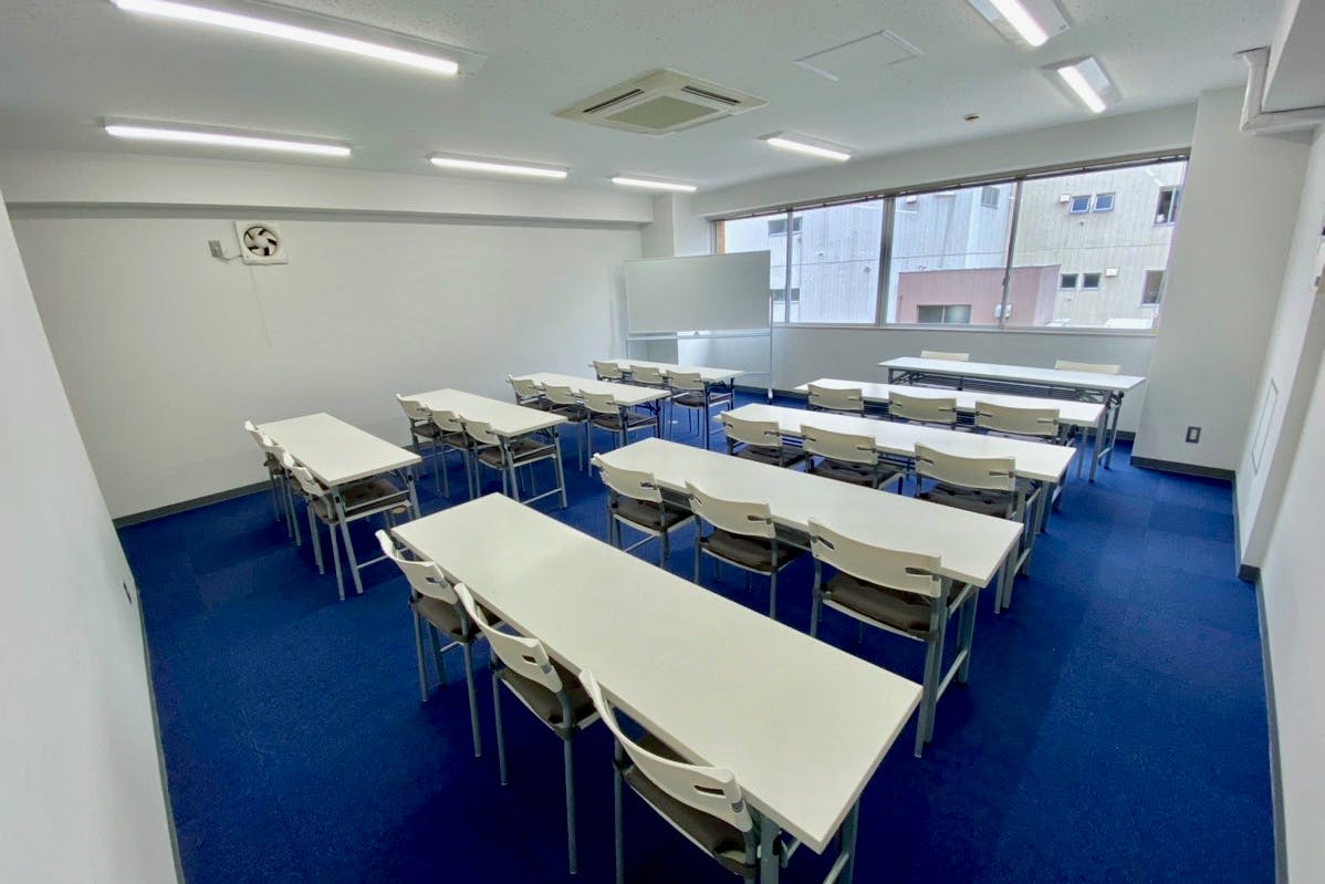 【神田駅5分】招待制の製品PR会や受注販売会に適した30名程度収容可能なレンタルスペース