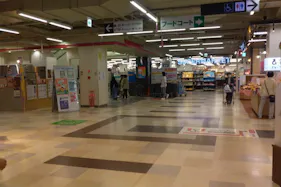 【イオン札幌西岡ショッピングセンター】壺屋前 階段下