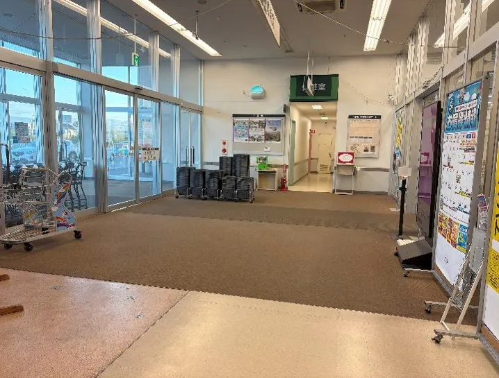 【イオンスーパーセンター加美店】スーパーマーケット入口催事場 販促プロモーションや物販に最適なスーパー店内催事イベントスペース
