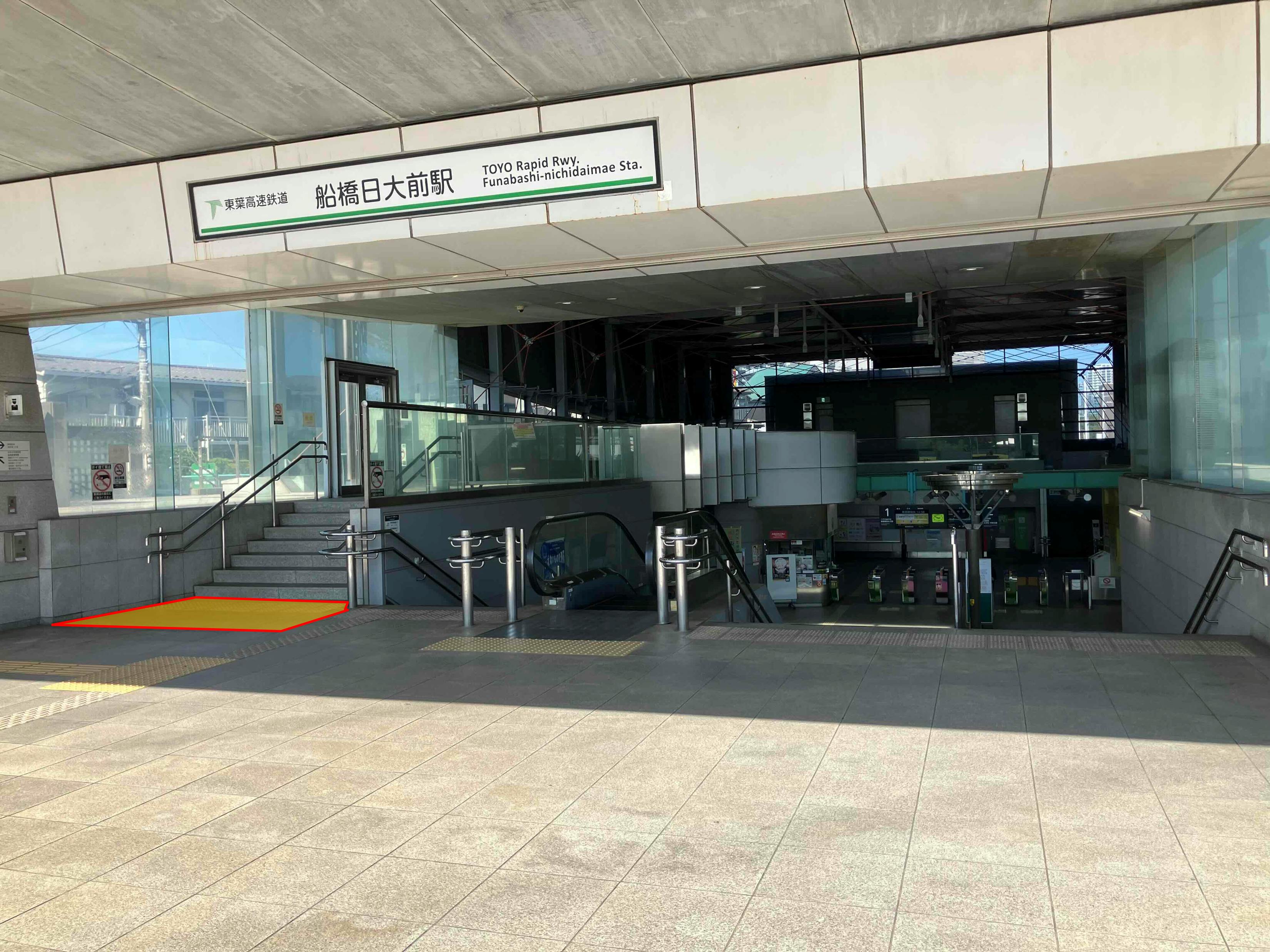 【船橋日大前駅】プロモーションや食物販に最適な人流の多い西口改札前スペースの画像