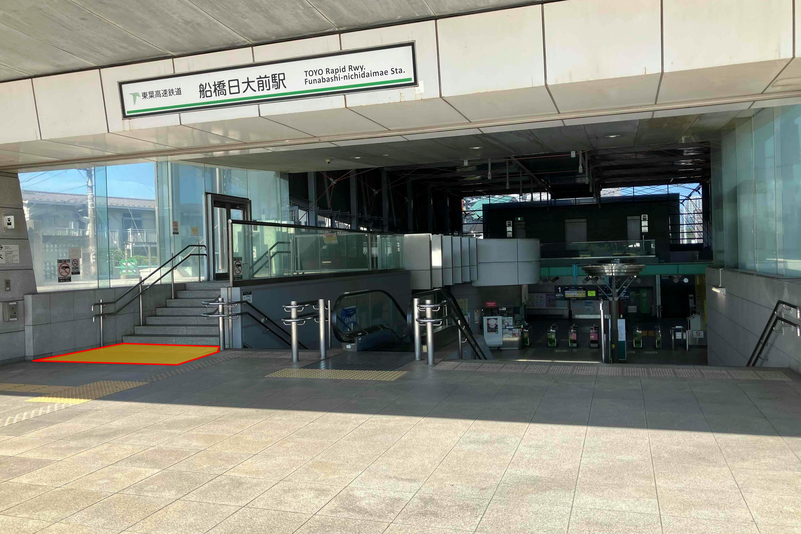 【船橋日大前駅】プロモーションや食物販に最適な人流の多い西口改札前スペース