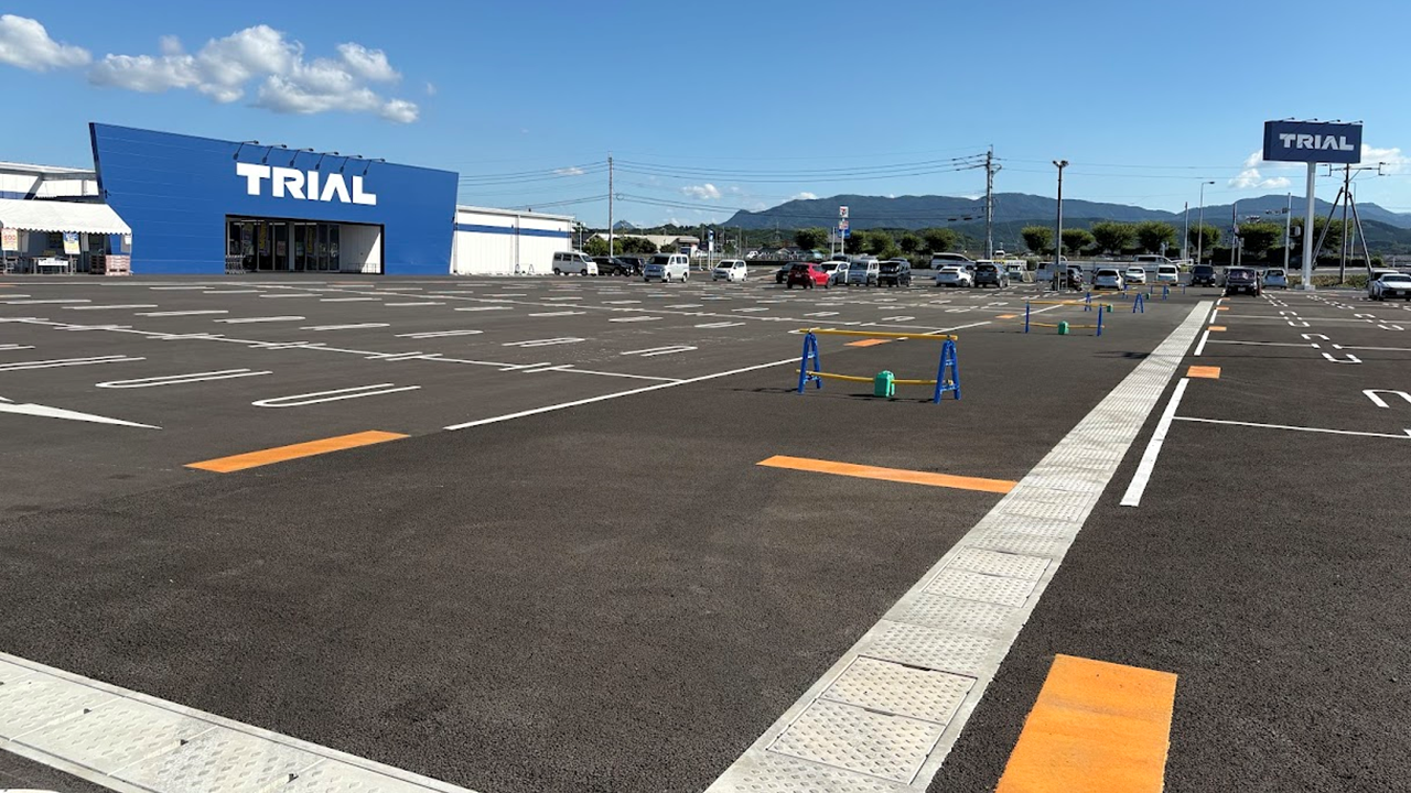 【スーパーセンタートライアル上毛店】【中スペース】駐車場スペースB_10号線側駐車場内　※電源なし