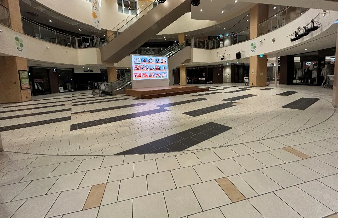 【三井アウトレットパーク 札幌北広島】イベントステージ・エルフィンコート