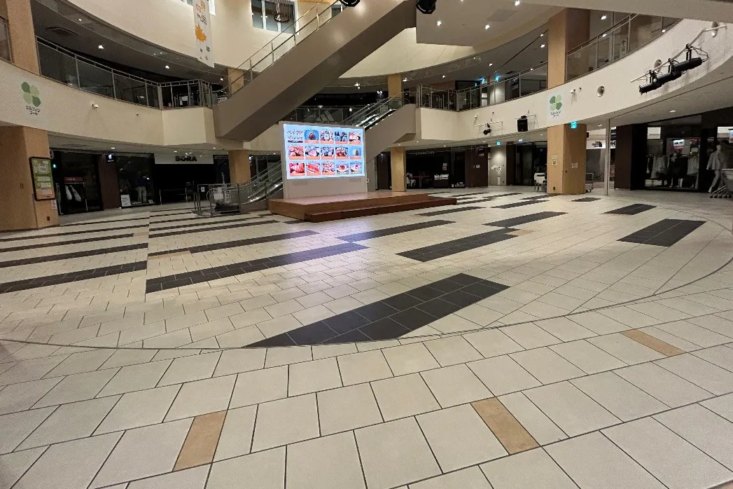 【三井アウトレットパーク 札幌北広島】イベントステージ・エルフィンコート