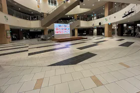 【三井アウトレットパーク 札幌北広島】イベントステージ・エルフィンコート