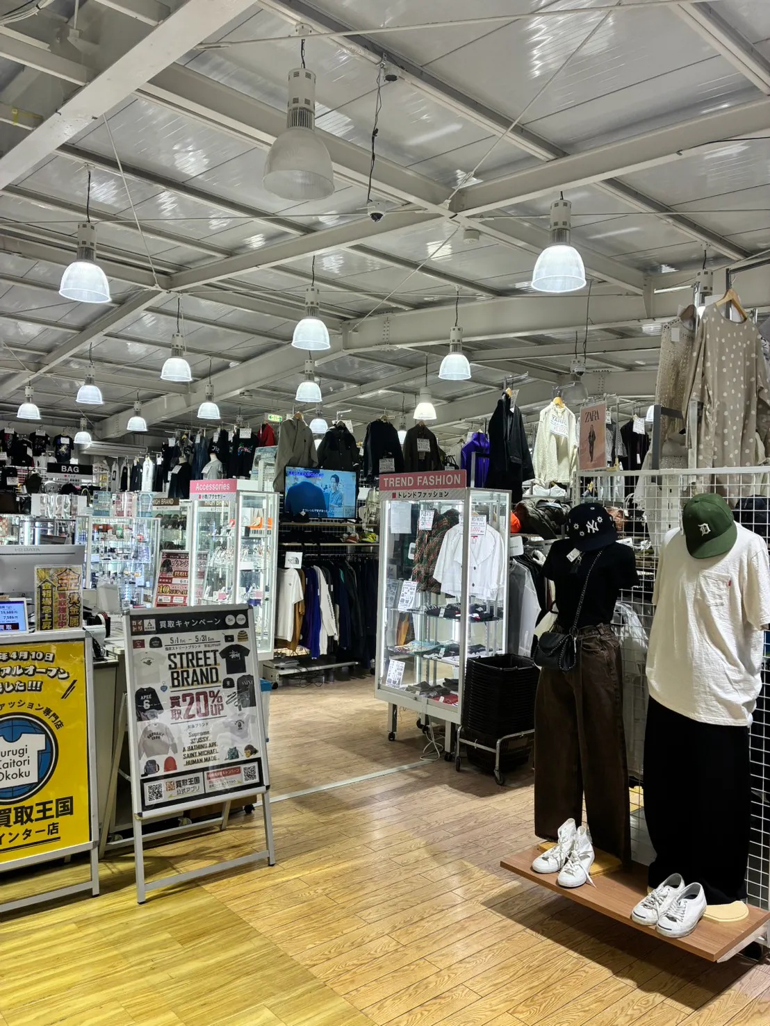 【古着買取王国宝塚インター店】キッチンカー、販促イベント、ワークショップに最適な店舗前12㎡屋外イベントスペース