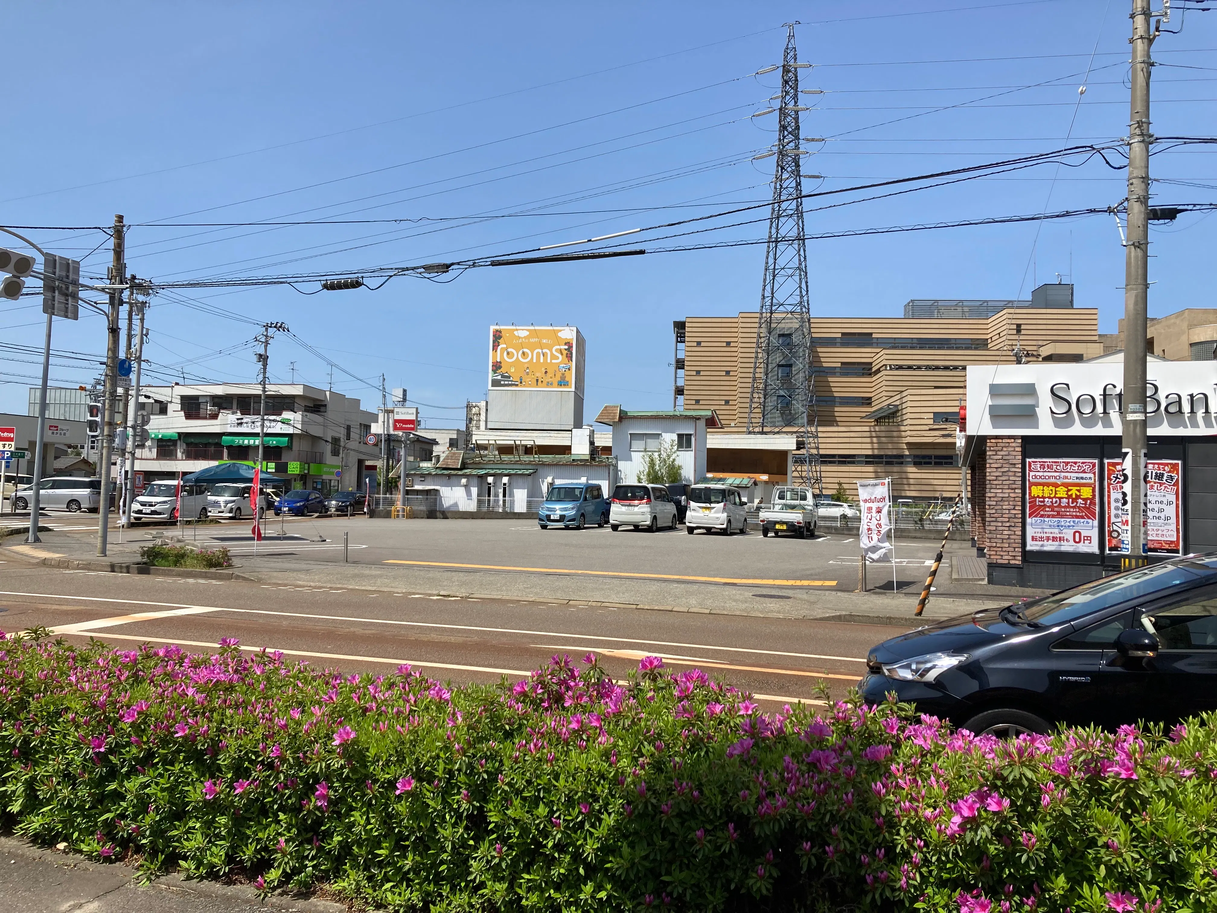 【野々市工大前駅13分】キッチンカーやマルシェなど屋外型イベントに適したSoftbank金沢工大前店の駐車場スペース