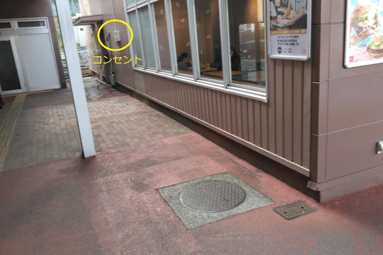 【イオンタウン稲取】プロモーションイベントや各種物販イベントに最適な大型スーパーとファストフード店の間にある通行量の多い屋外スペースの画像3