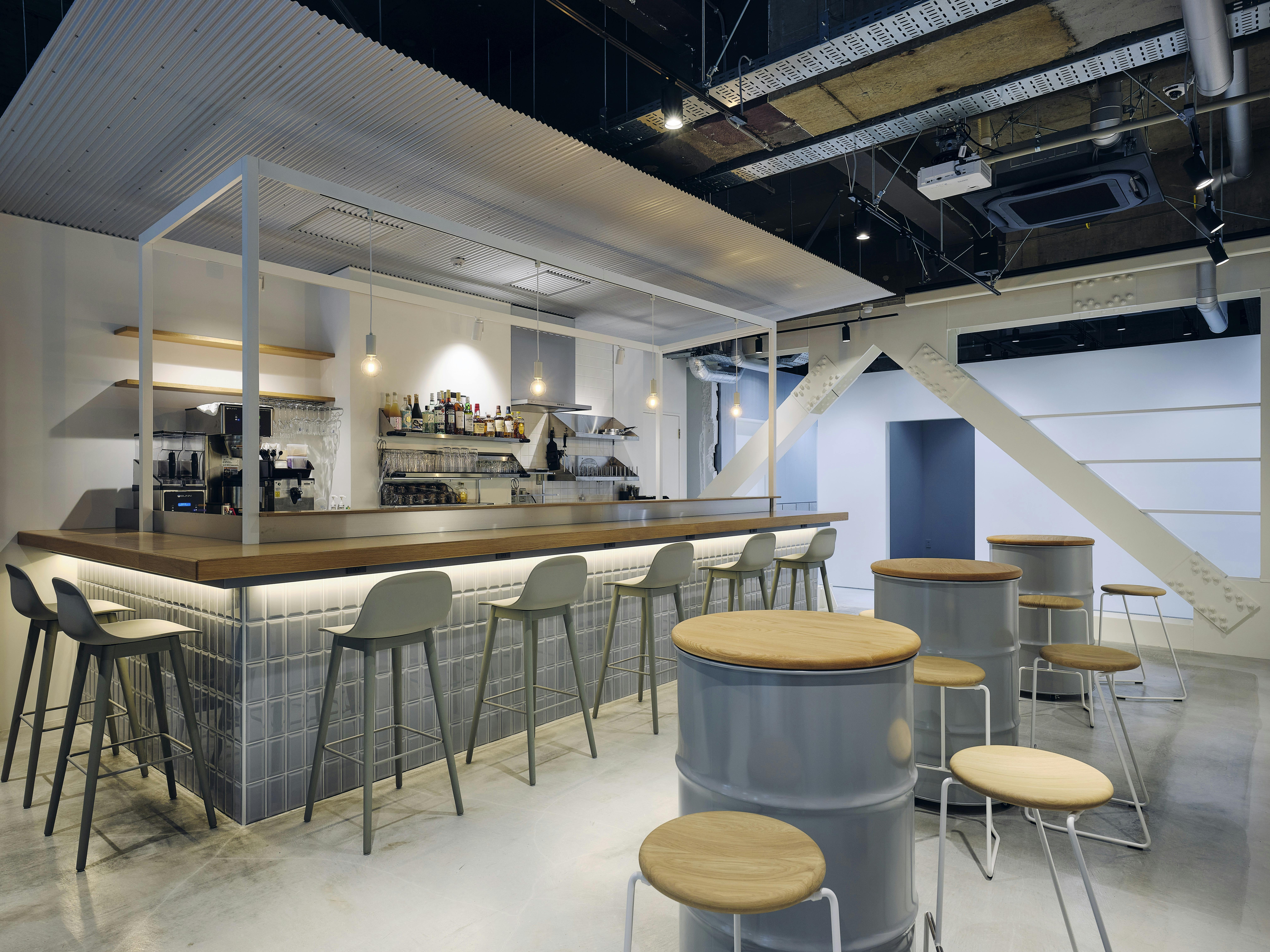 【虎ノ門駅3分】展示会やポップアップストアに最適なアート作品に囲まれたハイセンスな路面スペース