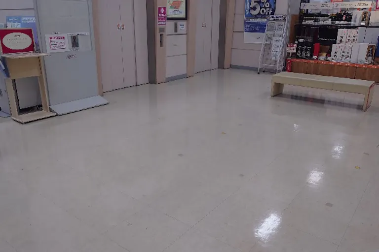 【イオン気仙沼】正面入口横エレベーター前 販促プロモーションや物販に最適なスーパー店内催事イベントスペースの画像1
