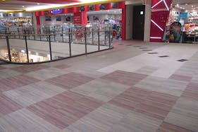 【イオンモール岡崎】イースト 3F「ディズニーストア」前