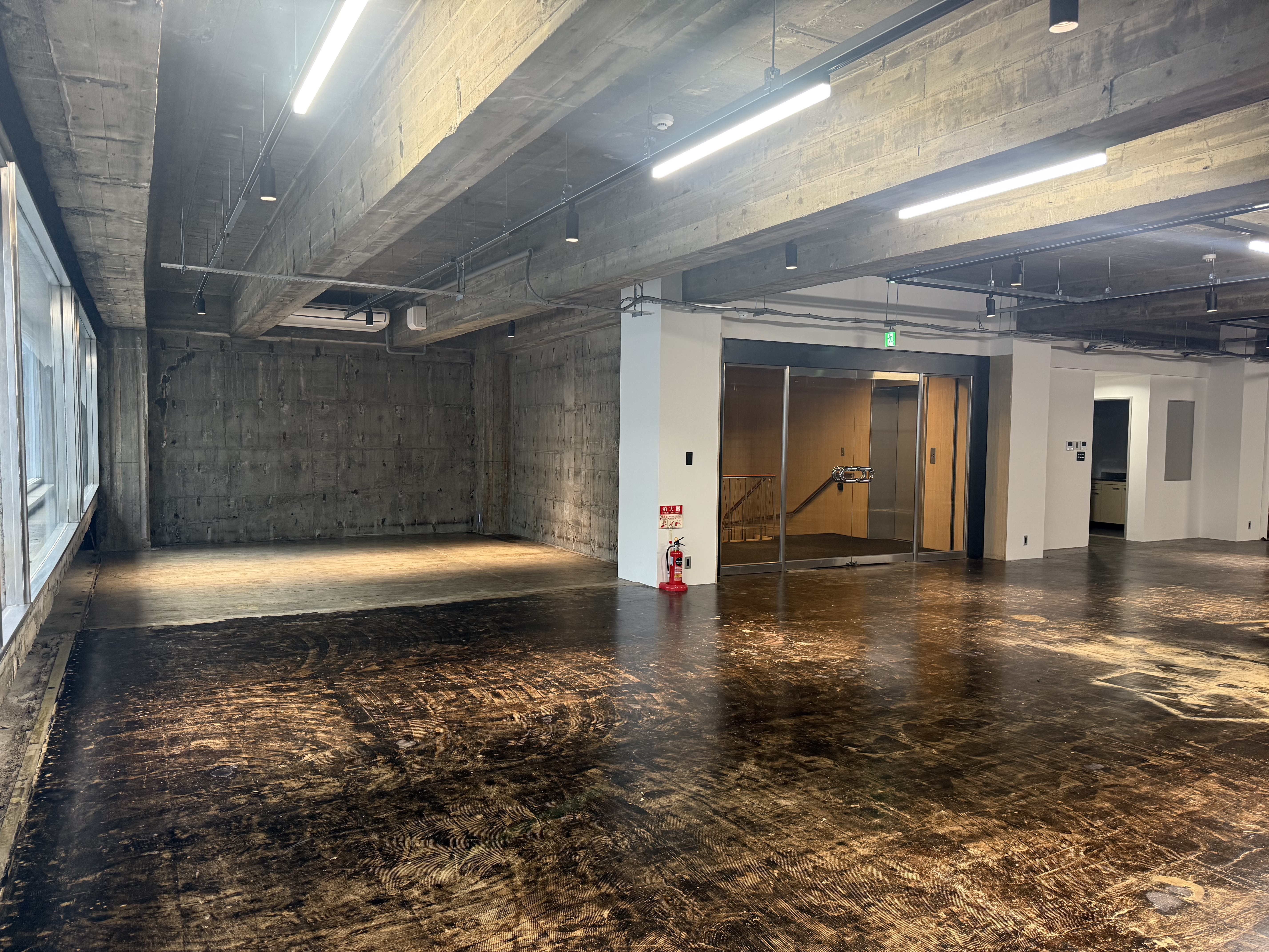 【堺筋本町駅2分】展示会やギャラリー、ポップアップストアに最適！全面スケルトン仕様の大規模レンタルスペース