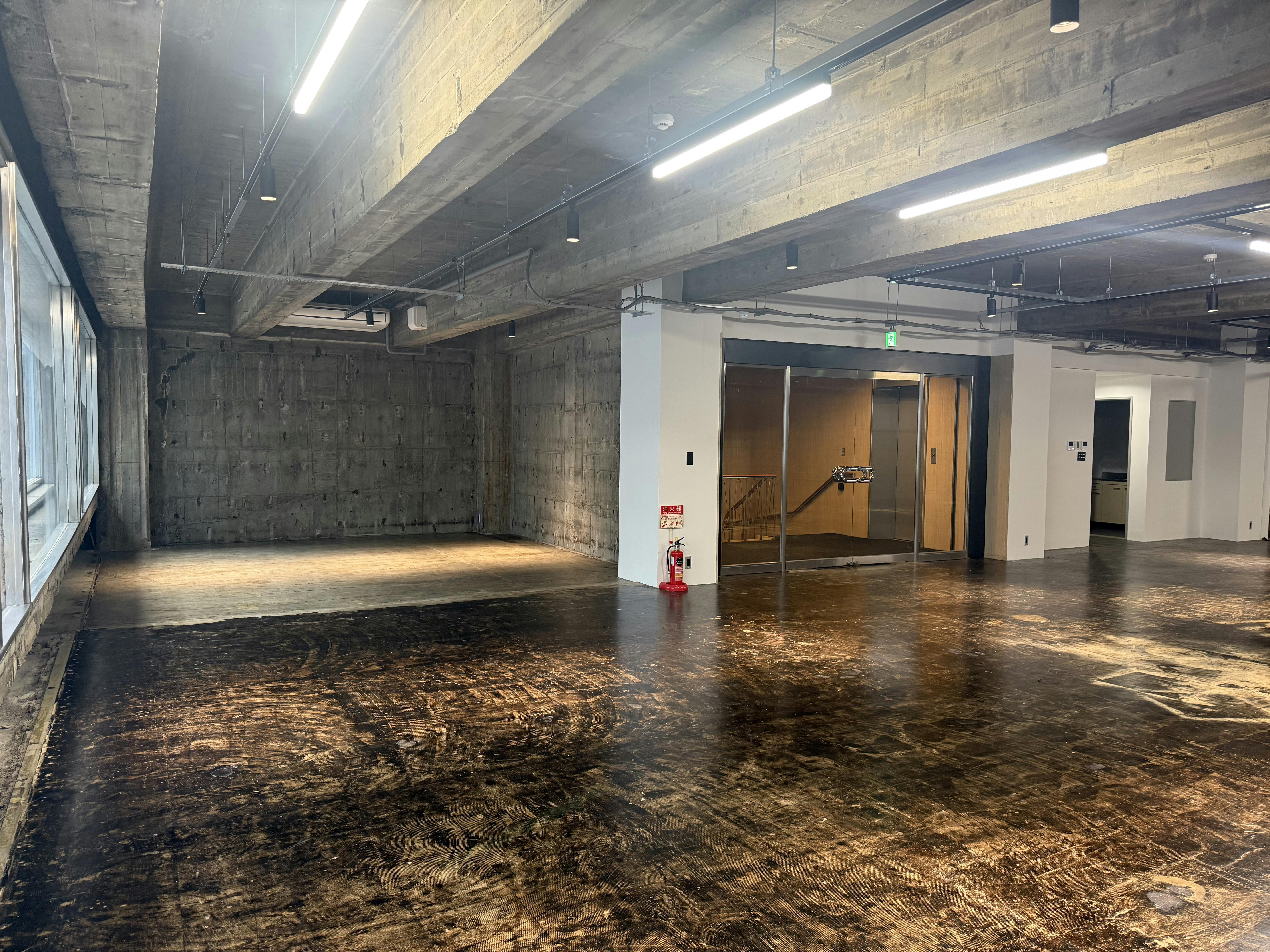 【堺筋本町駅2分】展示会やギャラリー、ポップアップストアに最適！全面スケルトン仕様の大規模レンタルスペースの画像