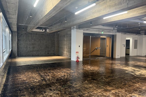【堺筋本町駅2分】展示会やギャラリー、ポップアップストアに最適!全面スケルトン仕様の大規模レンタルスペース