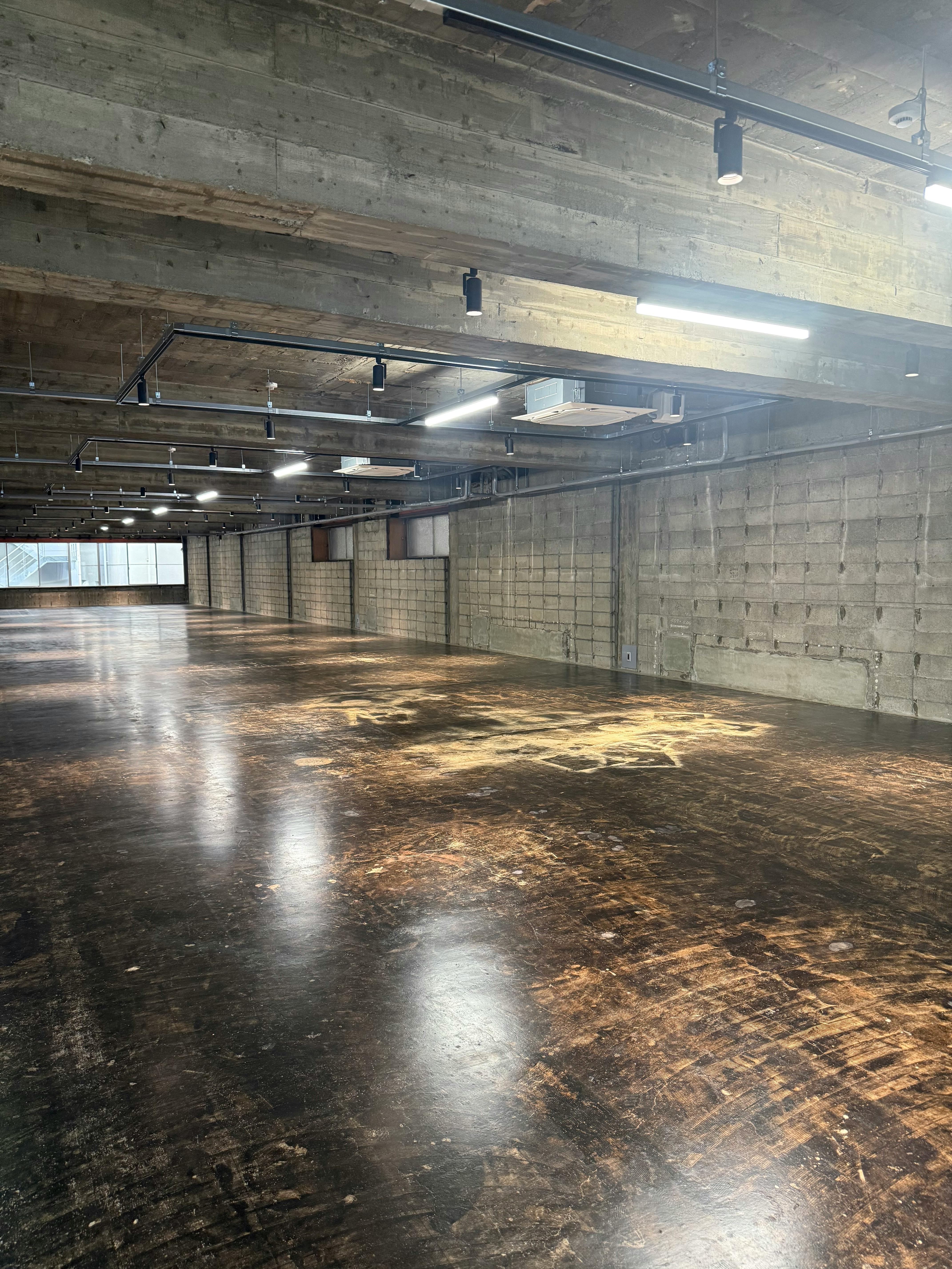 【堺筋本町駅2分】展示会やギャラリー、ポップアップストアに最適！全面スケルトン仕様の大規模レンタルスペース