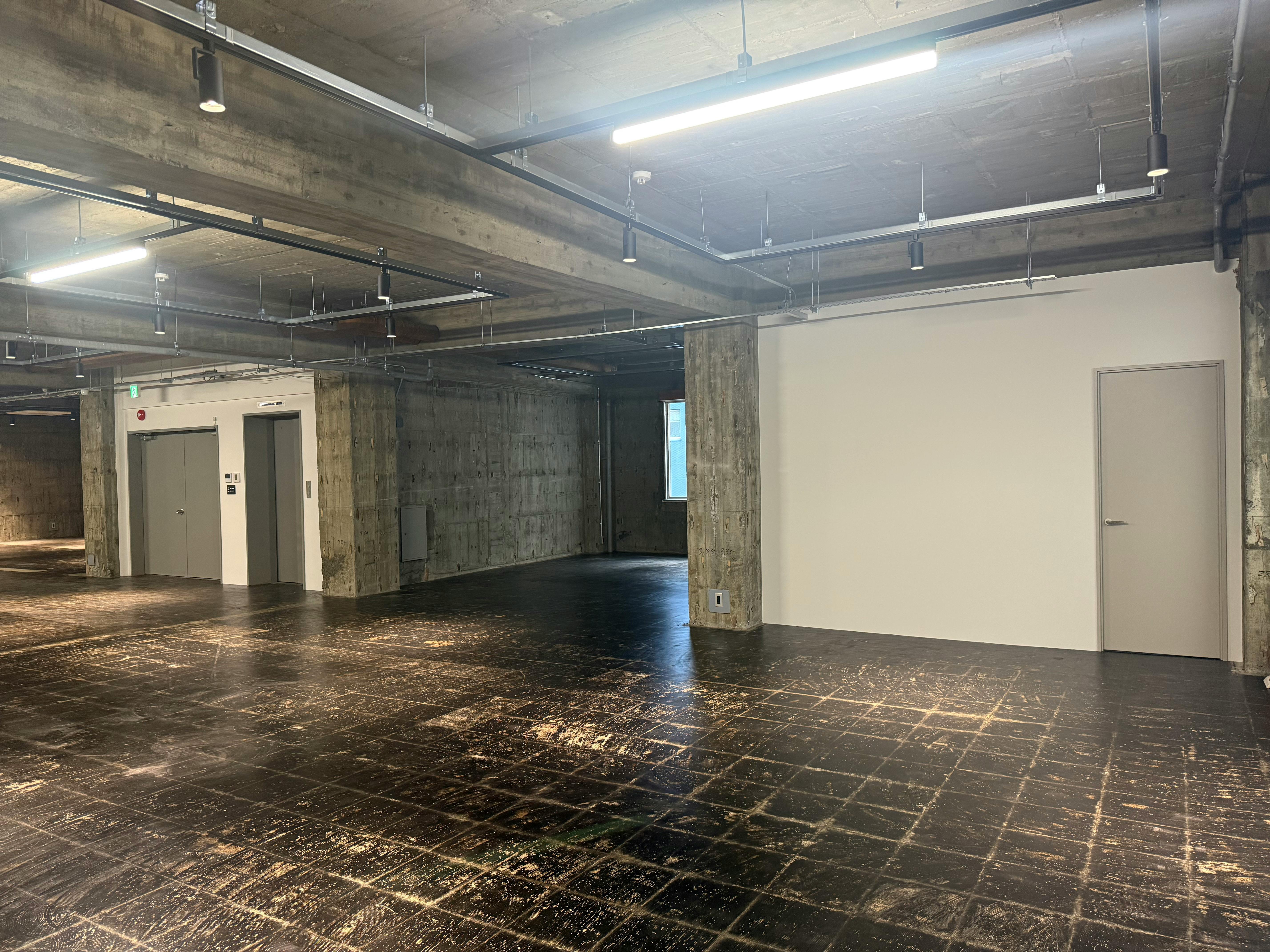 【堺筋本町駅2分】展示会やギャラリー、ポップアップストアに最適！全面スケルトン仕様の大規模レンタルスペース