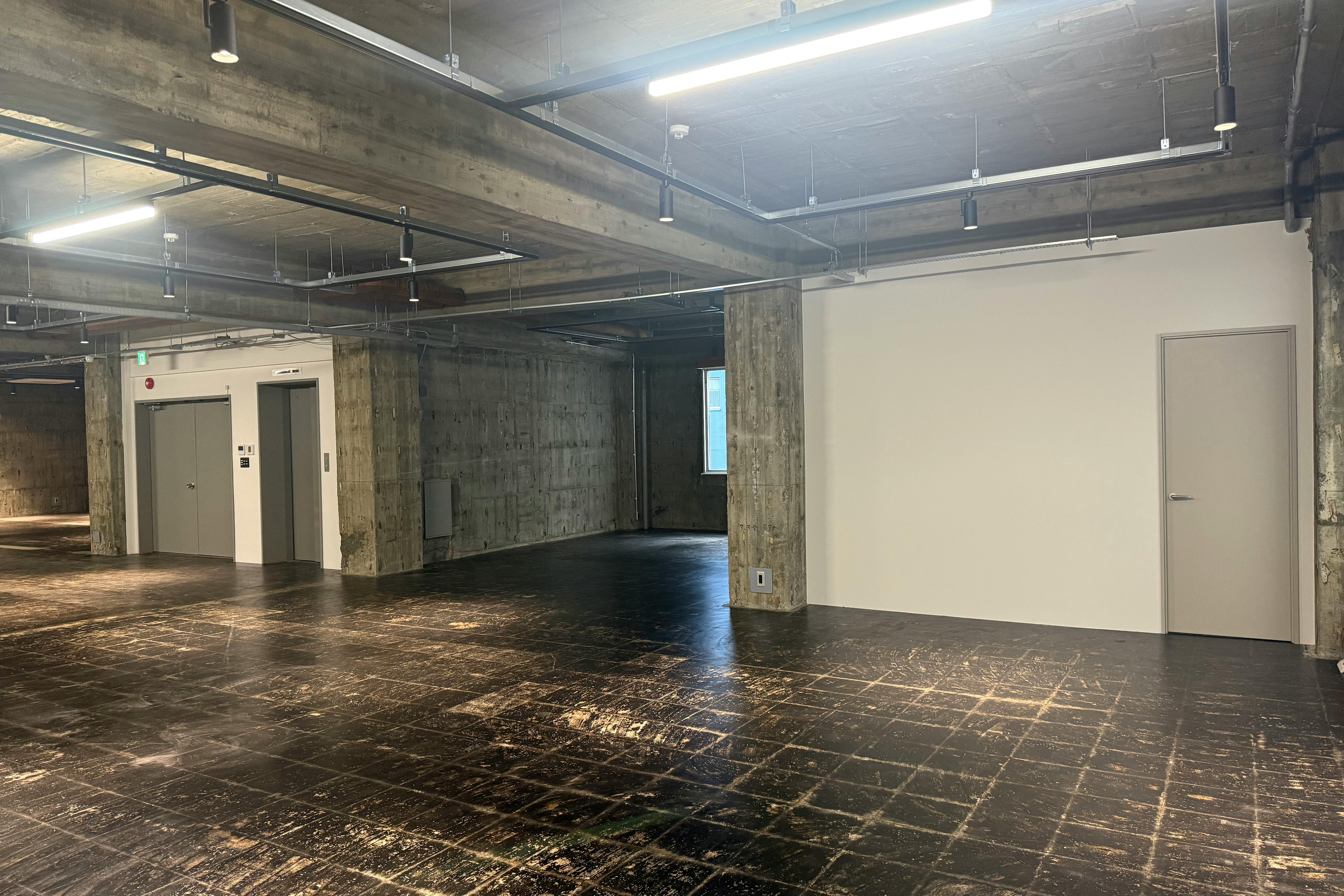 【堺筋本町駅2分】展示会やギャラリー、ポップアップストアに最適!全面スケルトン仕様の大規模レンタルスペース