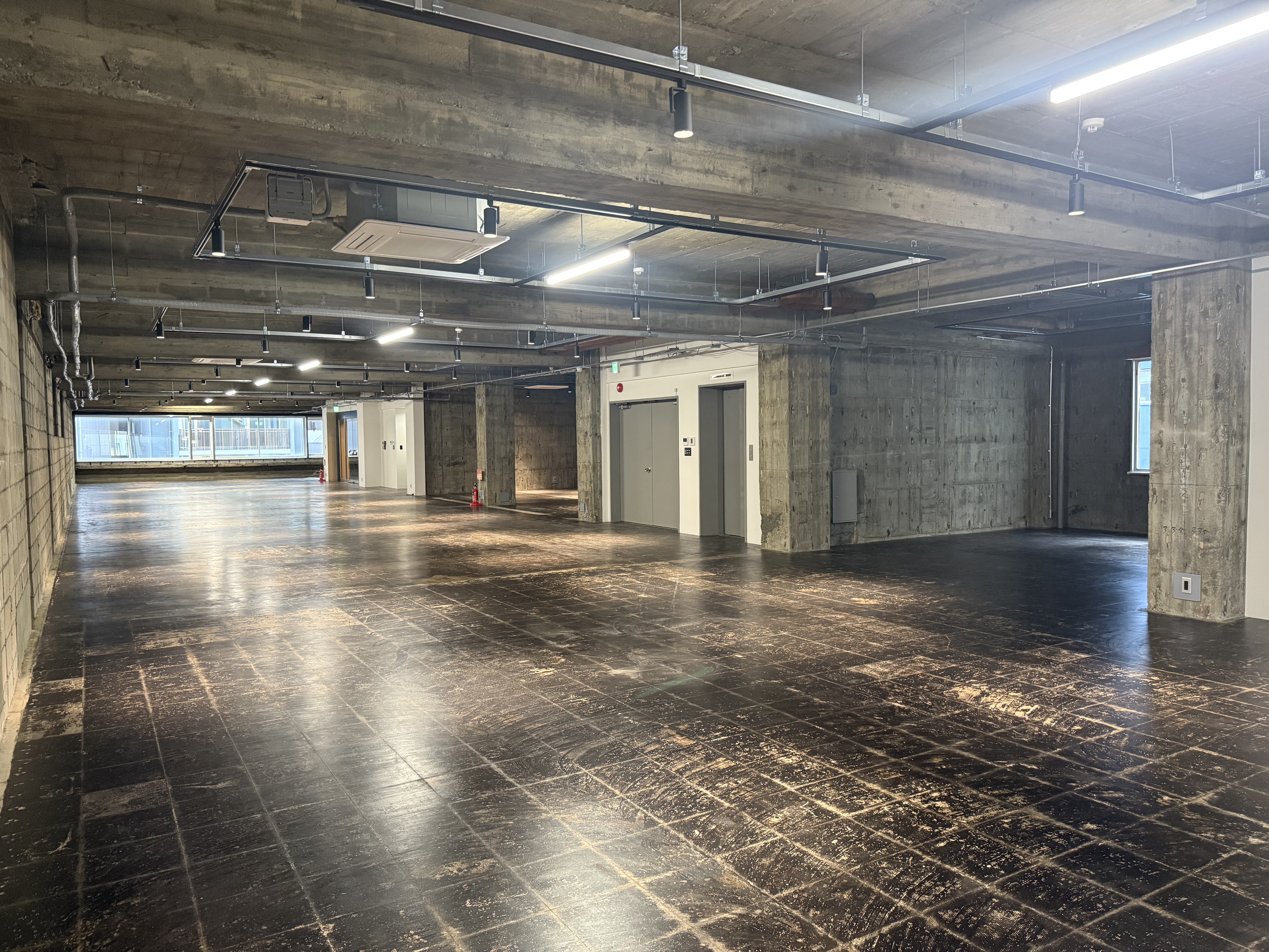 【堺筋本町駅2分】展示会やギャラリー、ポップアップストアに最適！全面スケルトン仕様の大規模レンタルスペース
