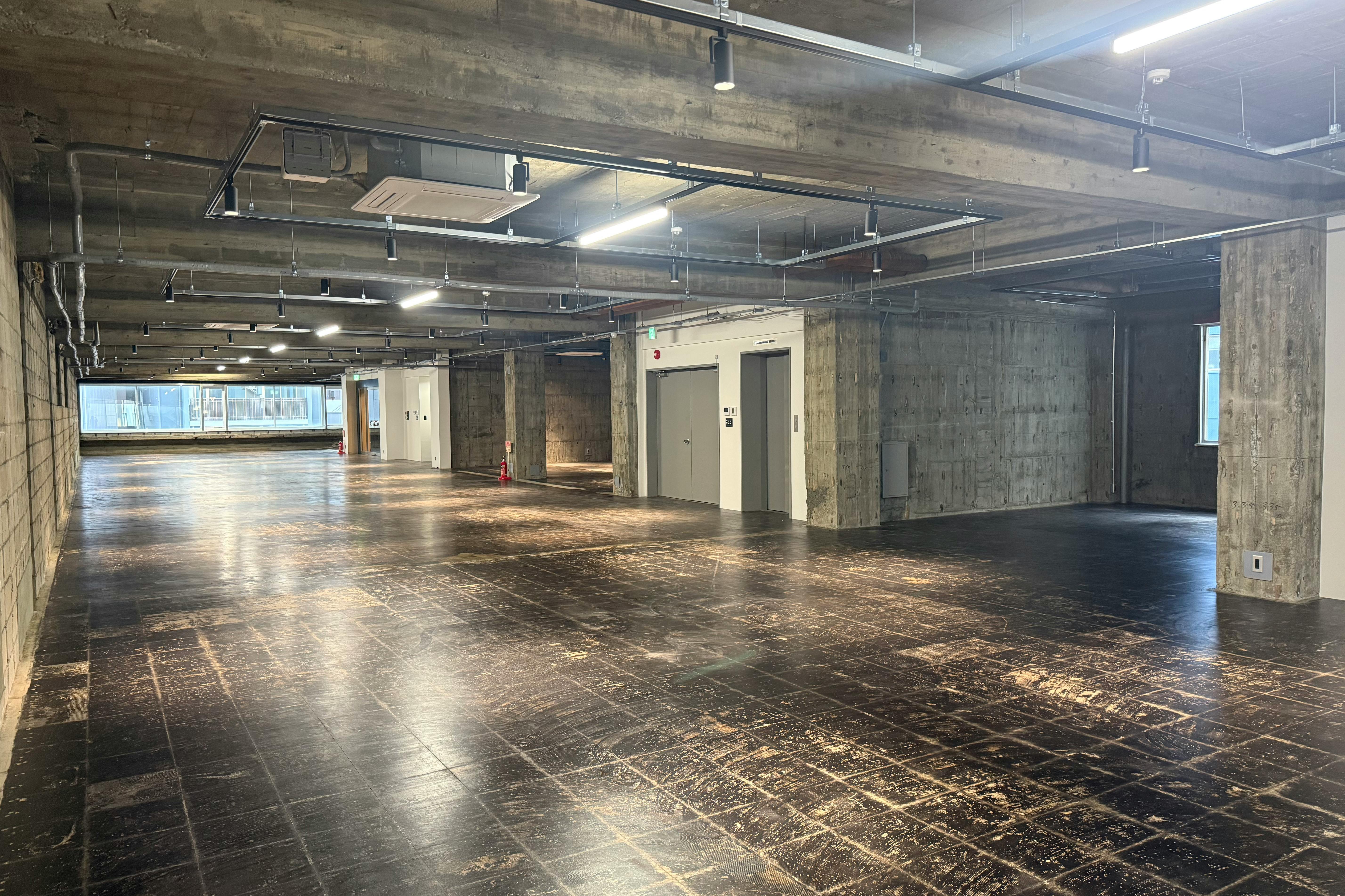 【堺筋本町駅2分】展示会やギャラリー、ポップアップストアに最適!全面スケルトン仕様の大規模レンタルスペース