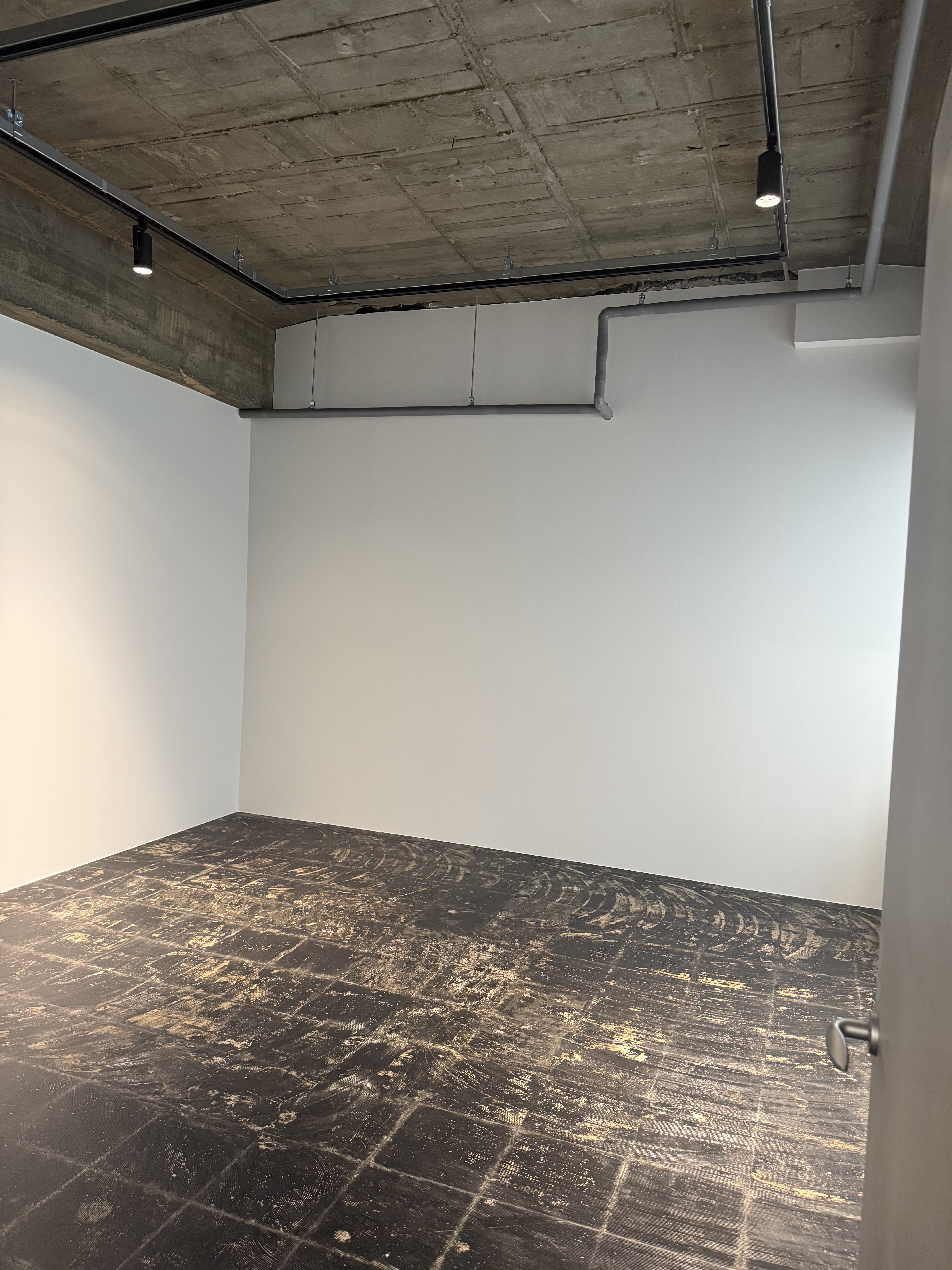 【堺筋本町駅2分】展示会やギャラリー、ポップアップストアに最適！全面スケルトン仕様の大規模レンタルスペース