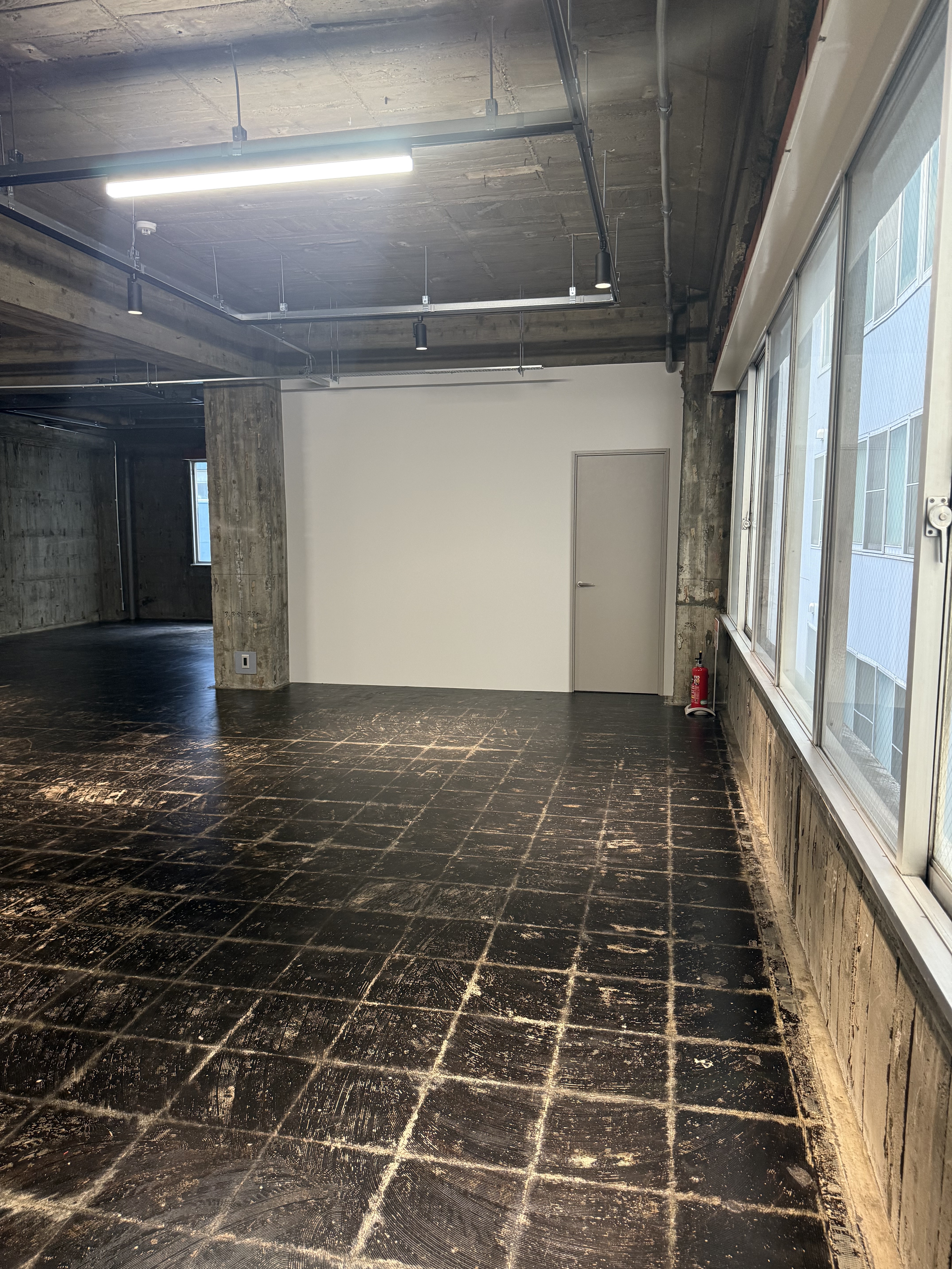 【堺筋本町駅2分】展示会やギャラリー、ポップアップストアに最適！全面スケルトン仕様の大規模レンタルスペース