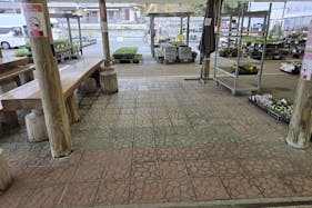 【スーパーセンターニシムタ伊集院店】食物販やPRに利用可能なスーパーのお客様休憩スペース