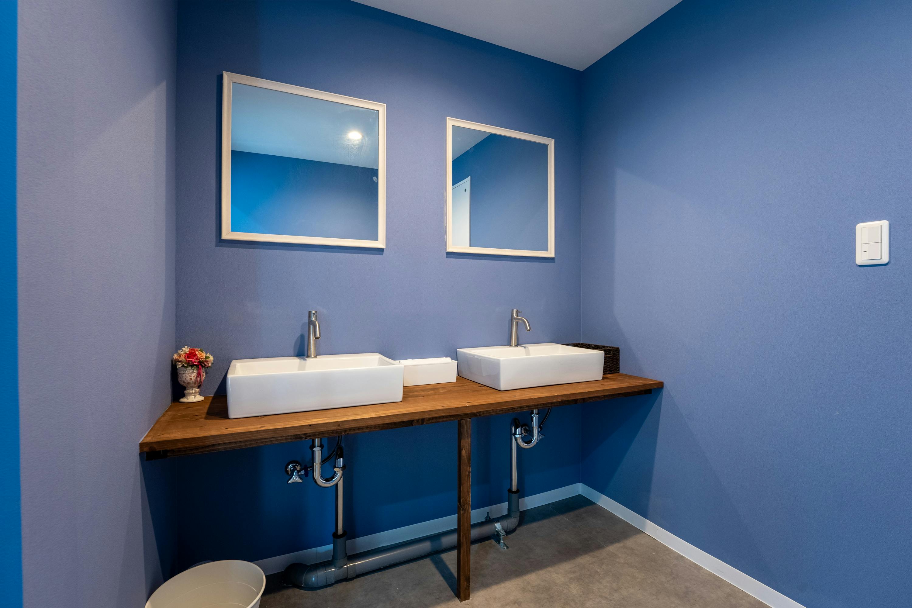 【鶴見市場駅8分】ワークショップや撮影会に適した白を基調とした清潔感のあるレンタルスペース