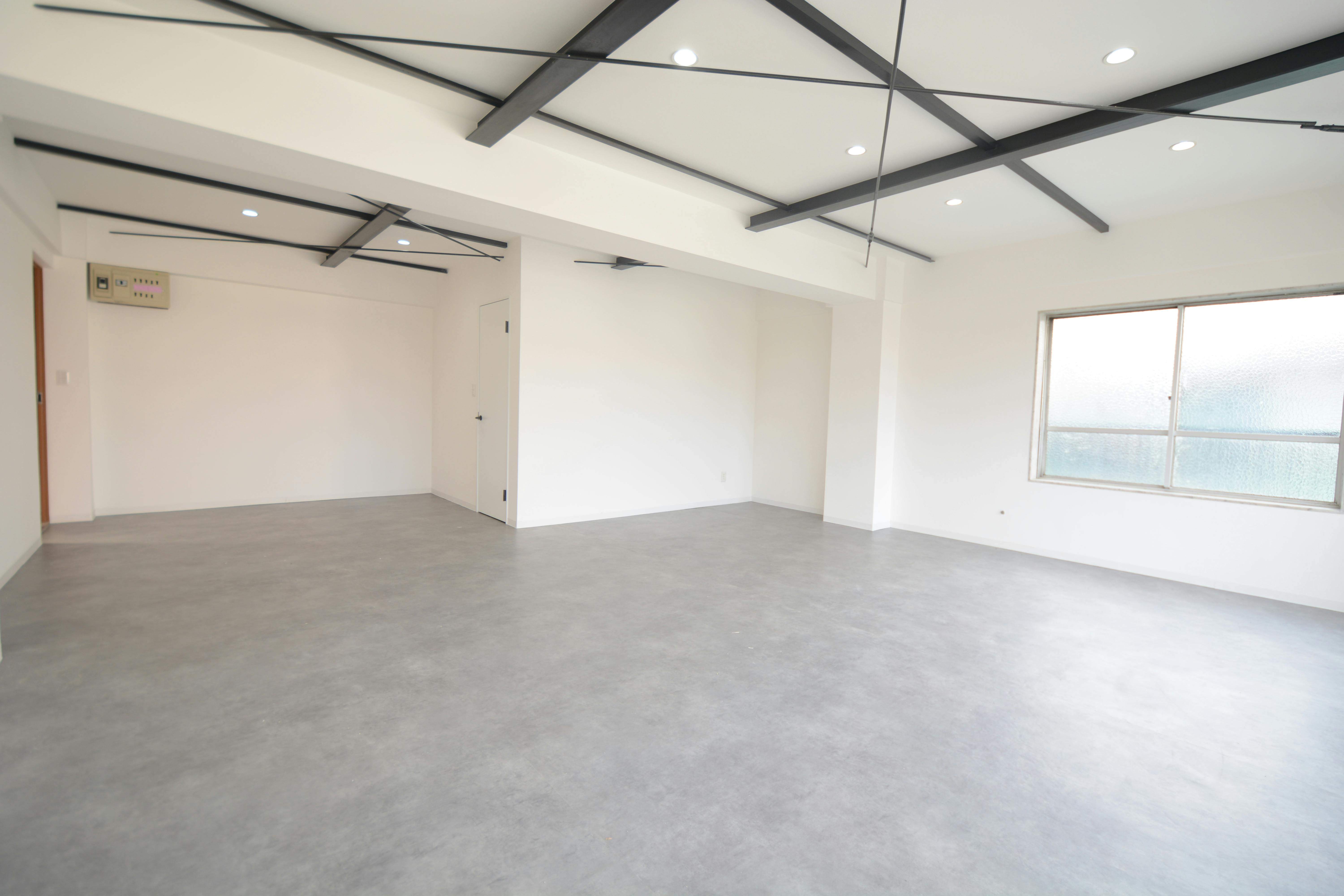 【鶴見市場駅8分】ワークショップや撮影会に適した白を基調とした清潔感のあるレンタルスペース