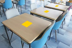 【イオンモール高知】モール内広告 フードコートテーブルシール