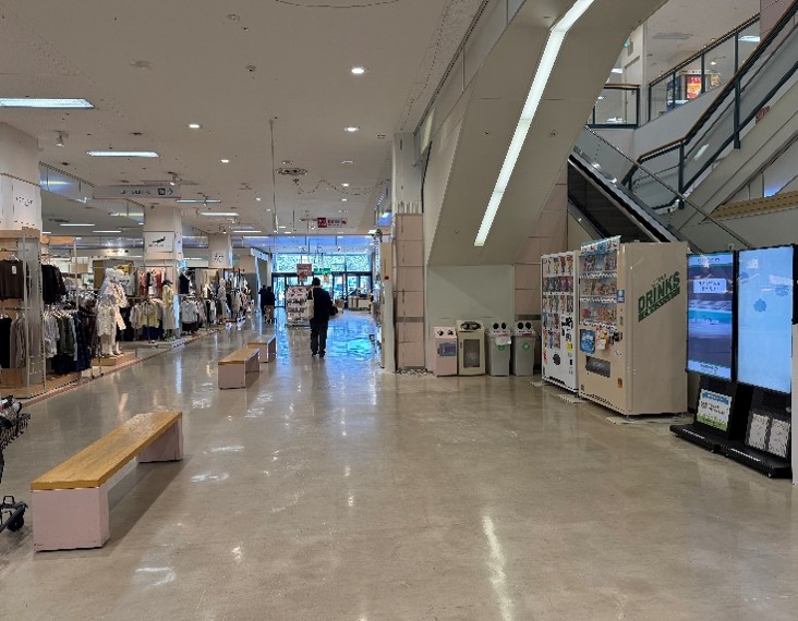 【イオン白河西郷店】サービスカウンター裏 販促プロモーションや物販に最適なスーパー店内催事イベントスペース