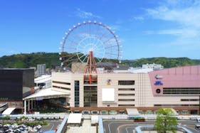 【アミュプラザ鹿児島】ファッション関係の雑貨やコスメ、アパレル商品の物販催事に適したコンパクトなイベントスペース(2F中央駅側エスカレーター近く)