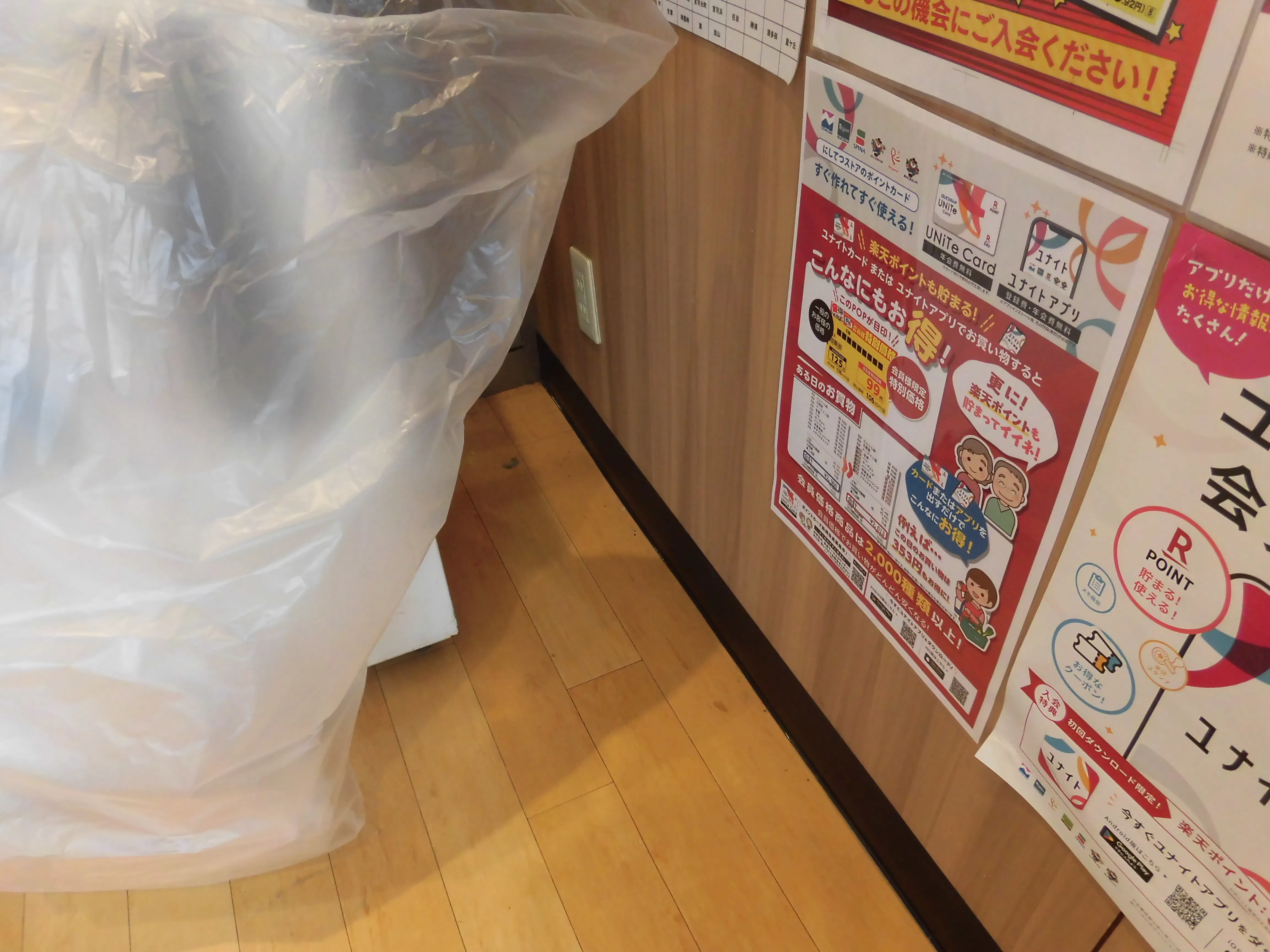 【レガネット福津】正面入り口風除室 販促プロモーションや物販に最適なスーパー店内催事イベントスペース