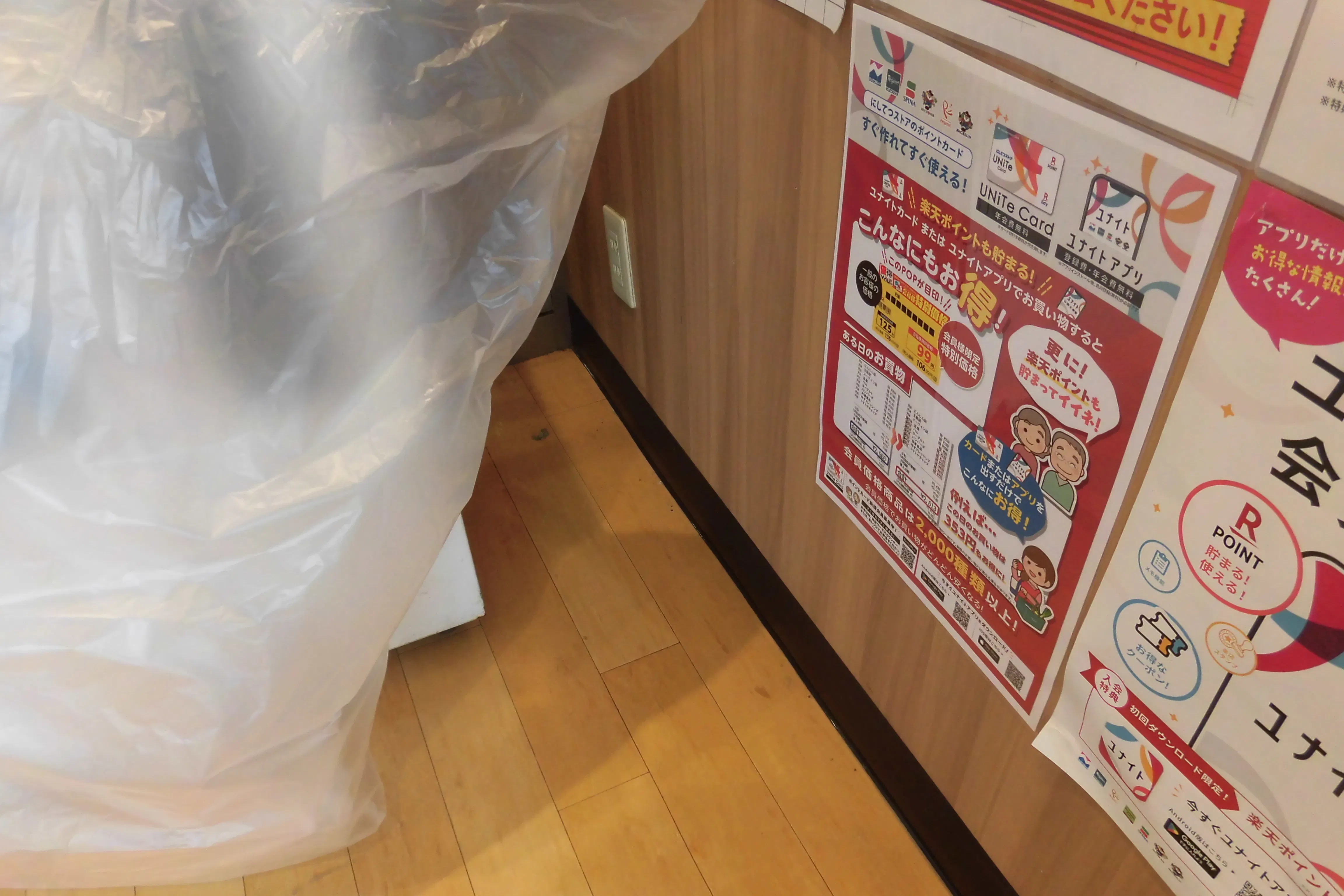【レガネット福津】正面入り口風除室 販促プロモーションや物販に最適なスーパー店内催事イベントスペース