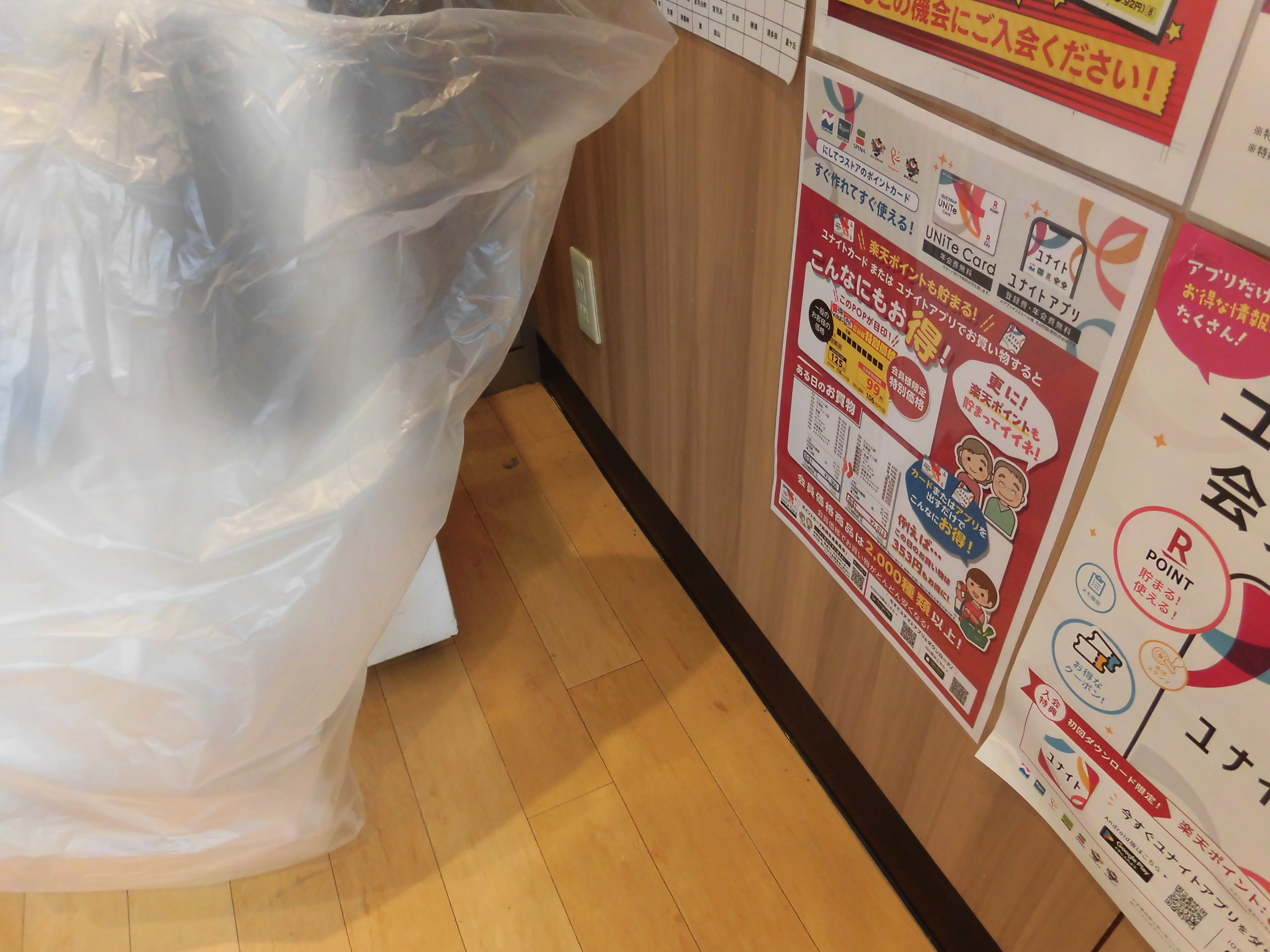 【レガネット福津】正面入り口風除室 販促プロモーションや物販に最適なスーパー店内催事イベントスペース