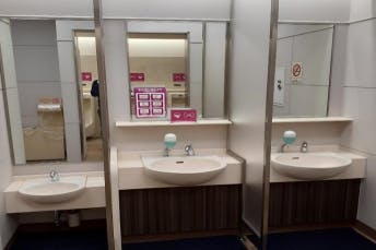 【イオンモール八幡東】モール内広告 化粧室