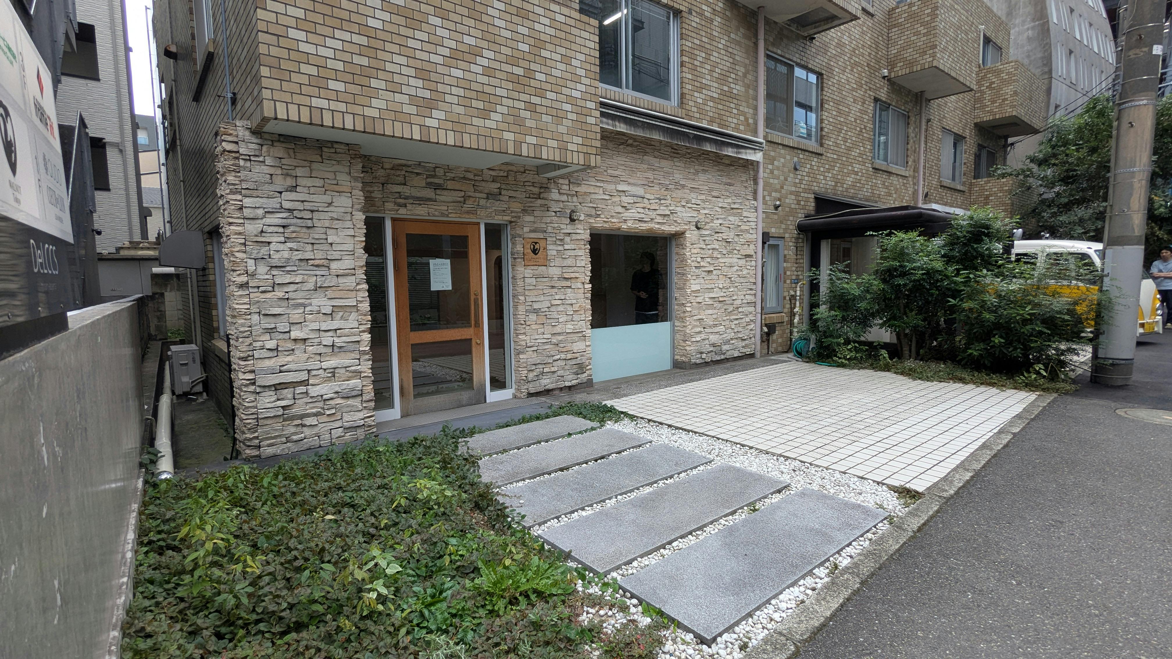 【表参道駅7分｜2025年12月1日OPEN！】外苑前駅からもアクセス可能！展示会・ポップアップストアに最適な隠れ家的雰囲気の路面スペースの画像