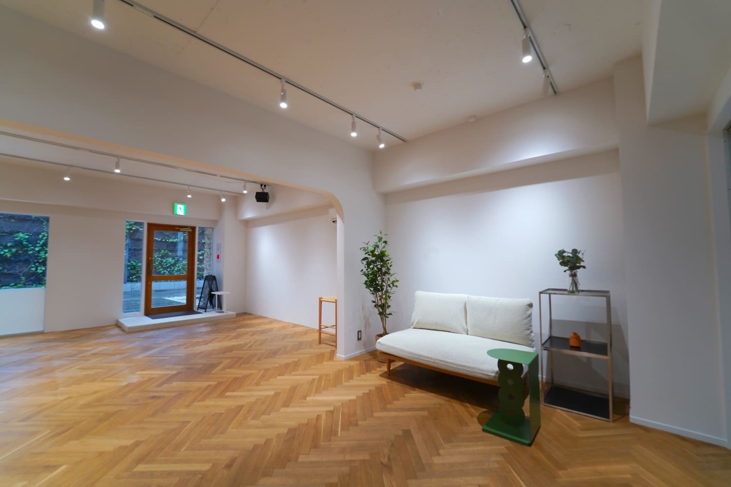 【表参道駅7分｜2025年12月1日OPEN！】外苑前駅からもアクセス可能！展示会・ポップアップストアに最適な隠れ家的雰囲気の路面スペース